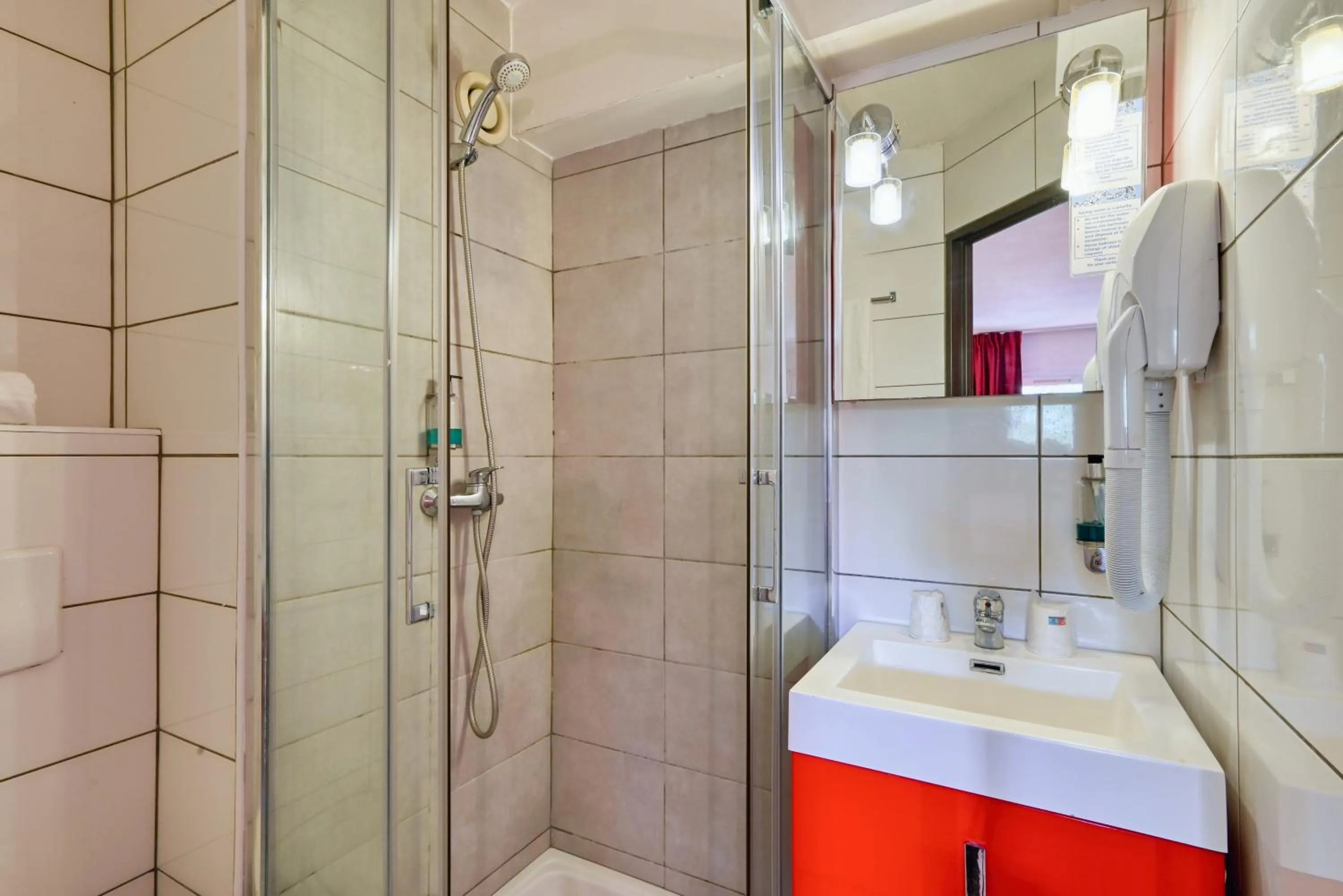 Bathroom in Villa Martégale Hôtel Restaurant