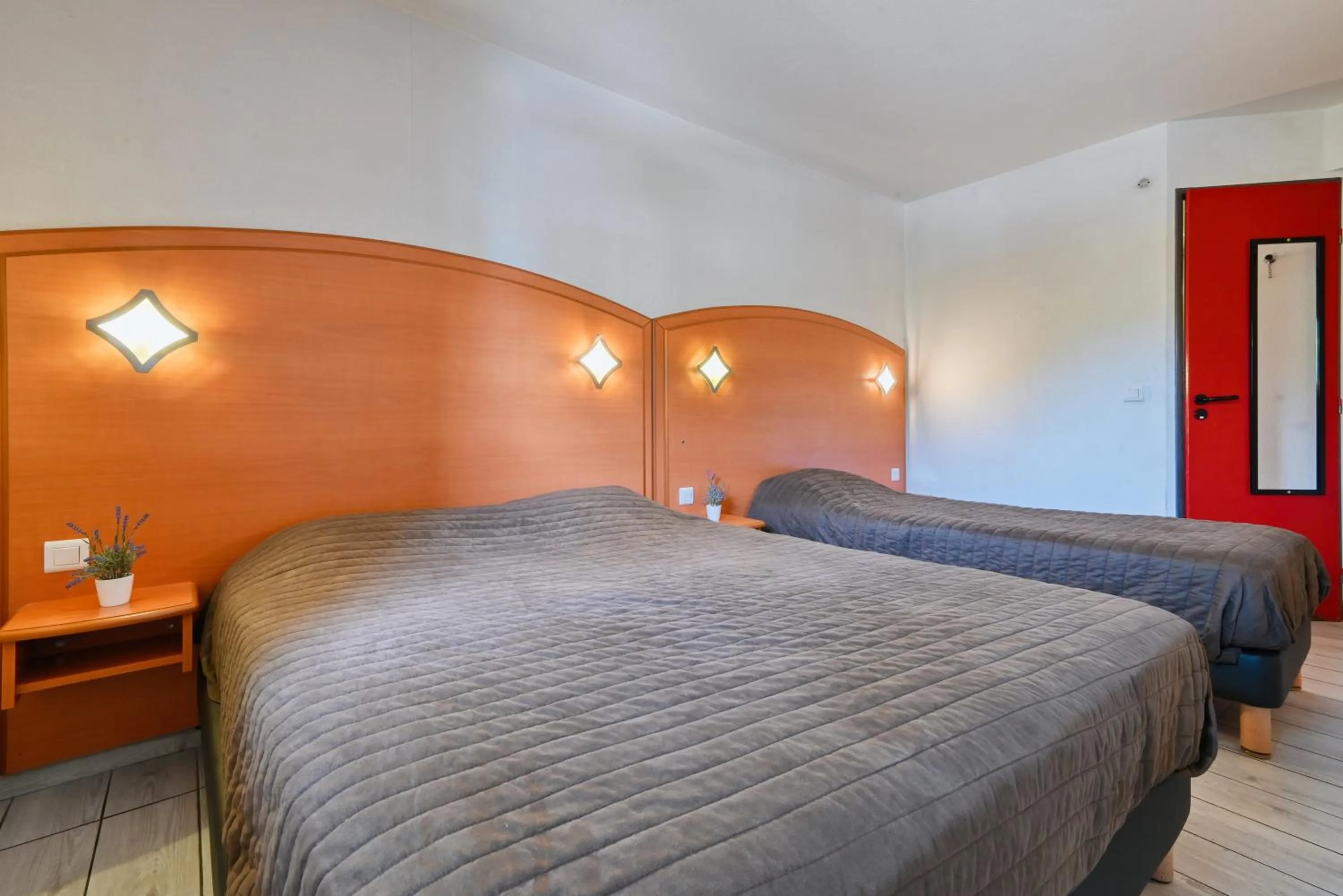 Photo of the whole room, Bed in Villa Martégale Hôtel Restaurant