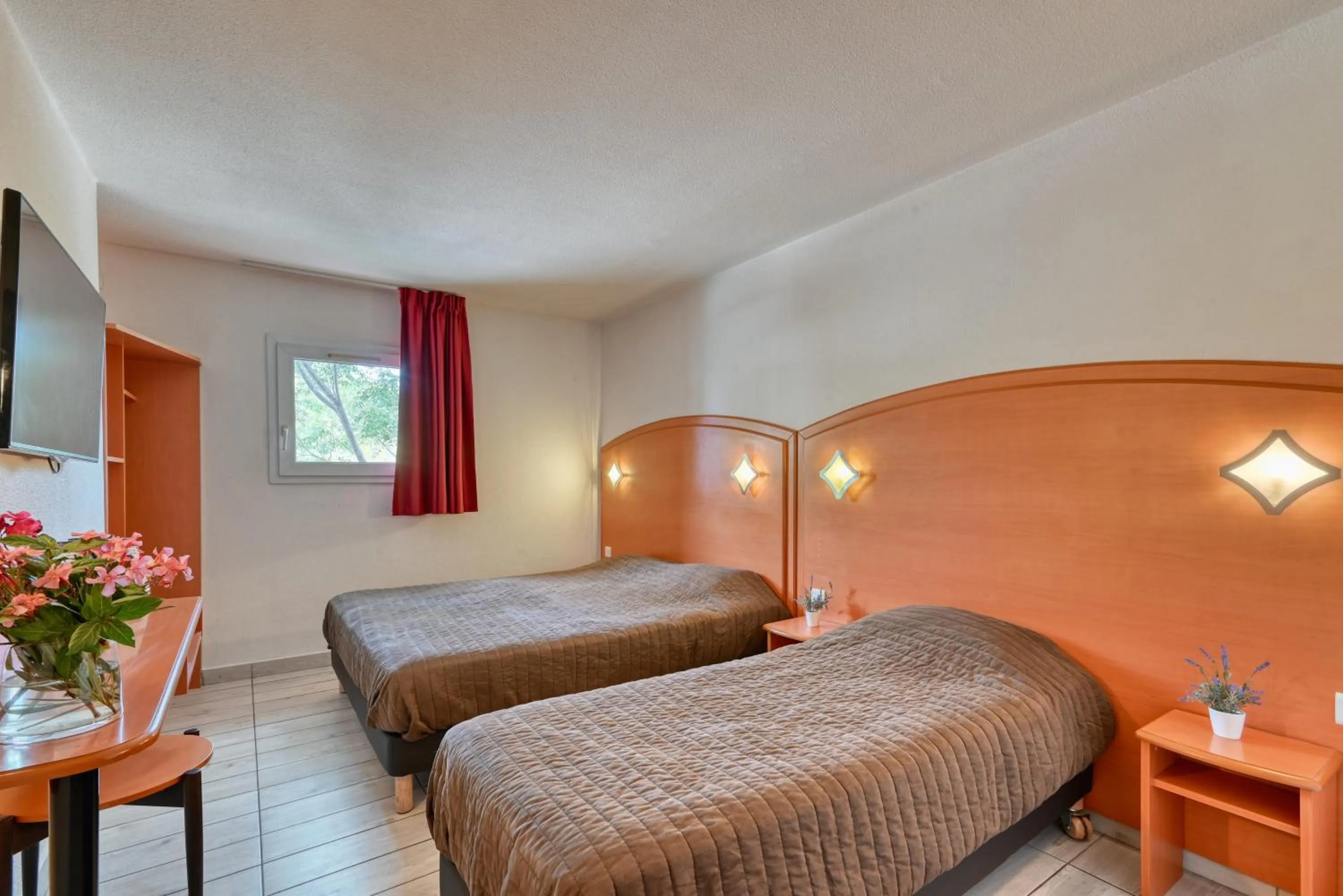 Bed in Villa Martégale Hôtel Restaurant