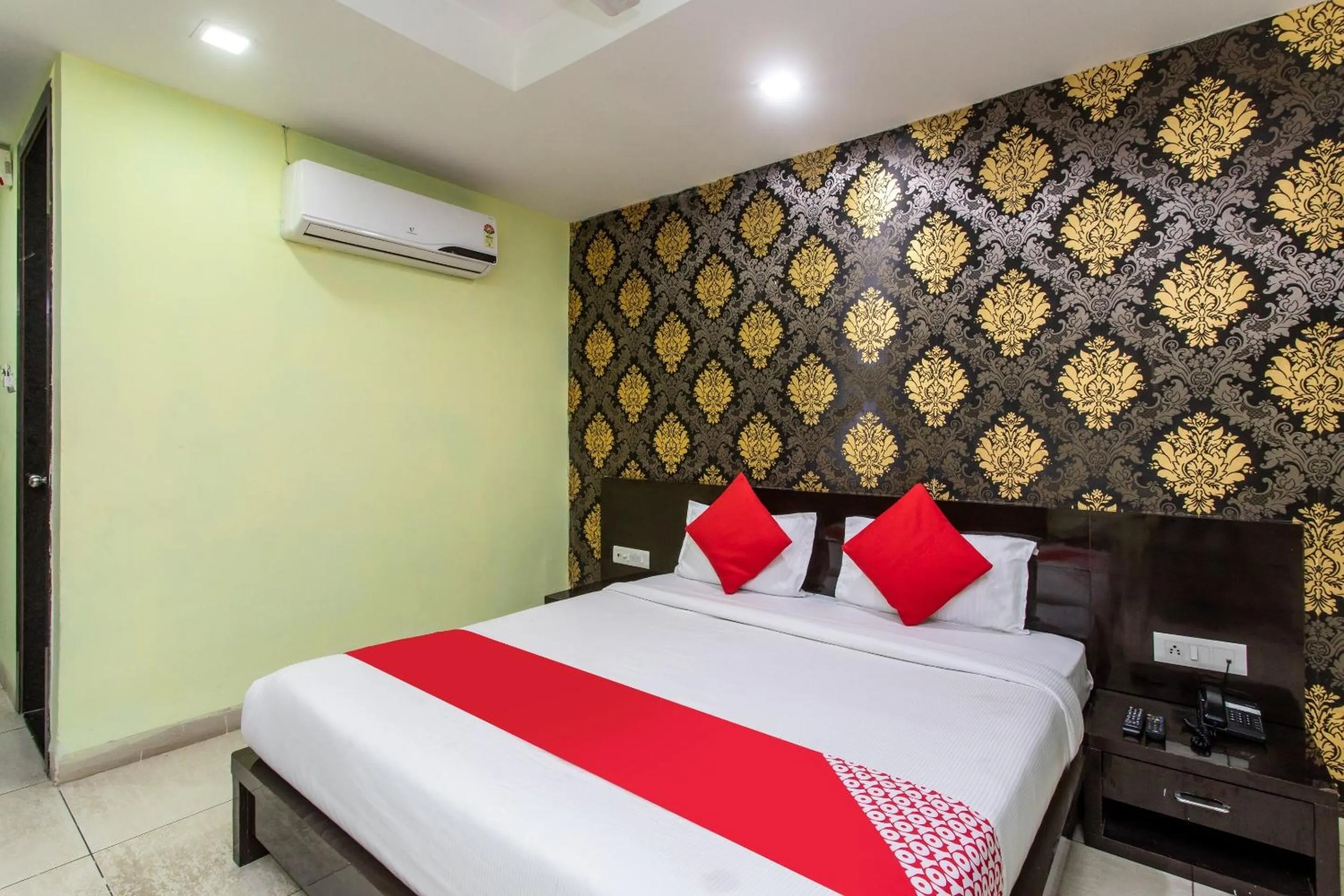 Bedroom in Capital O Swan Paradise