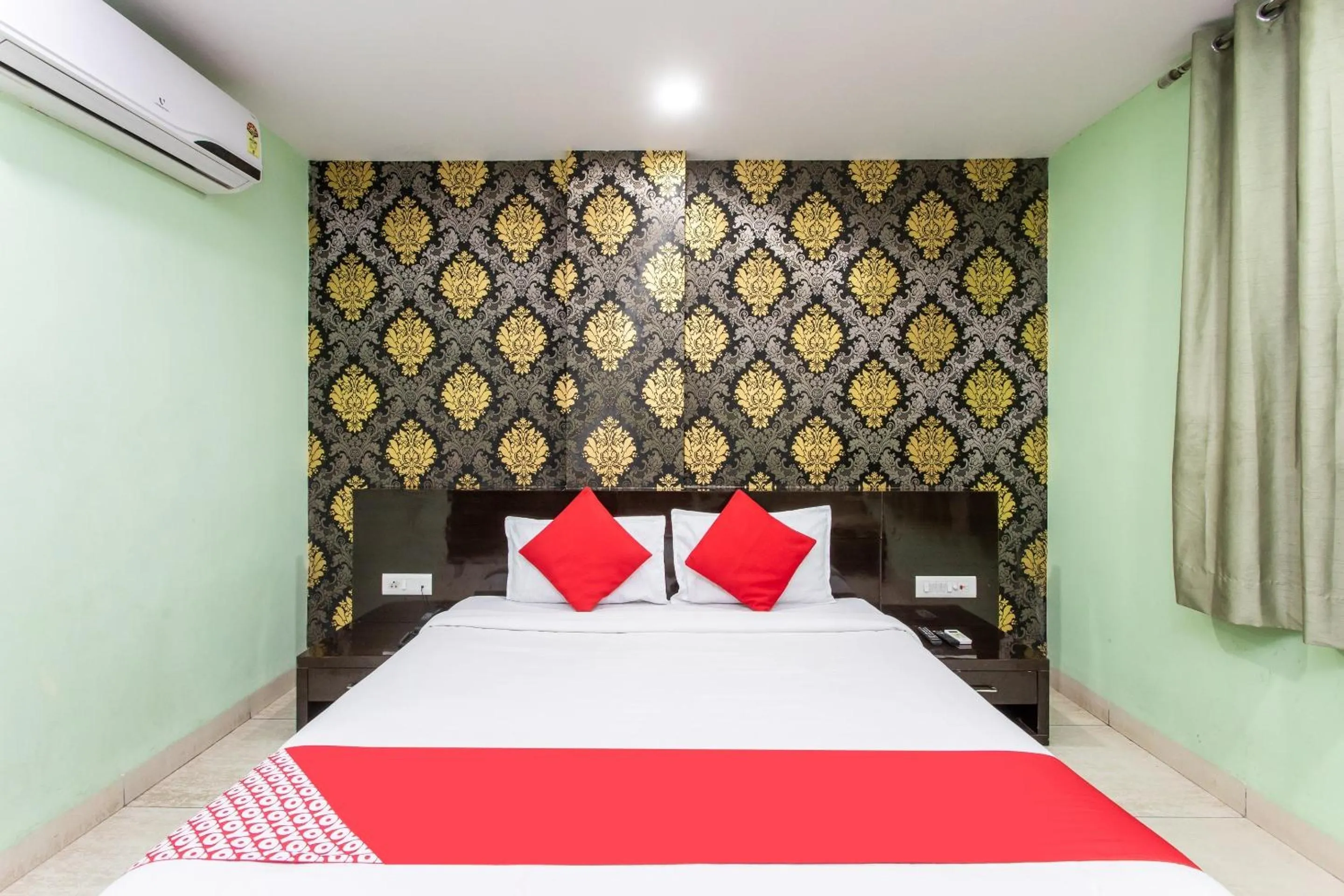 Bedroom, Bed in Capital O Swan Paradise