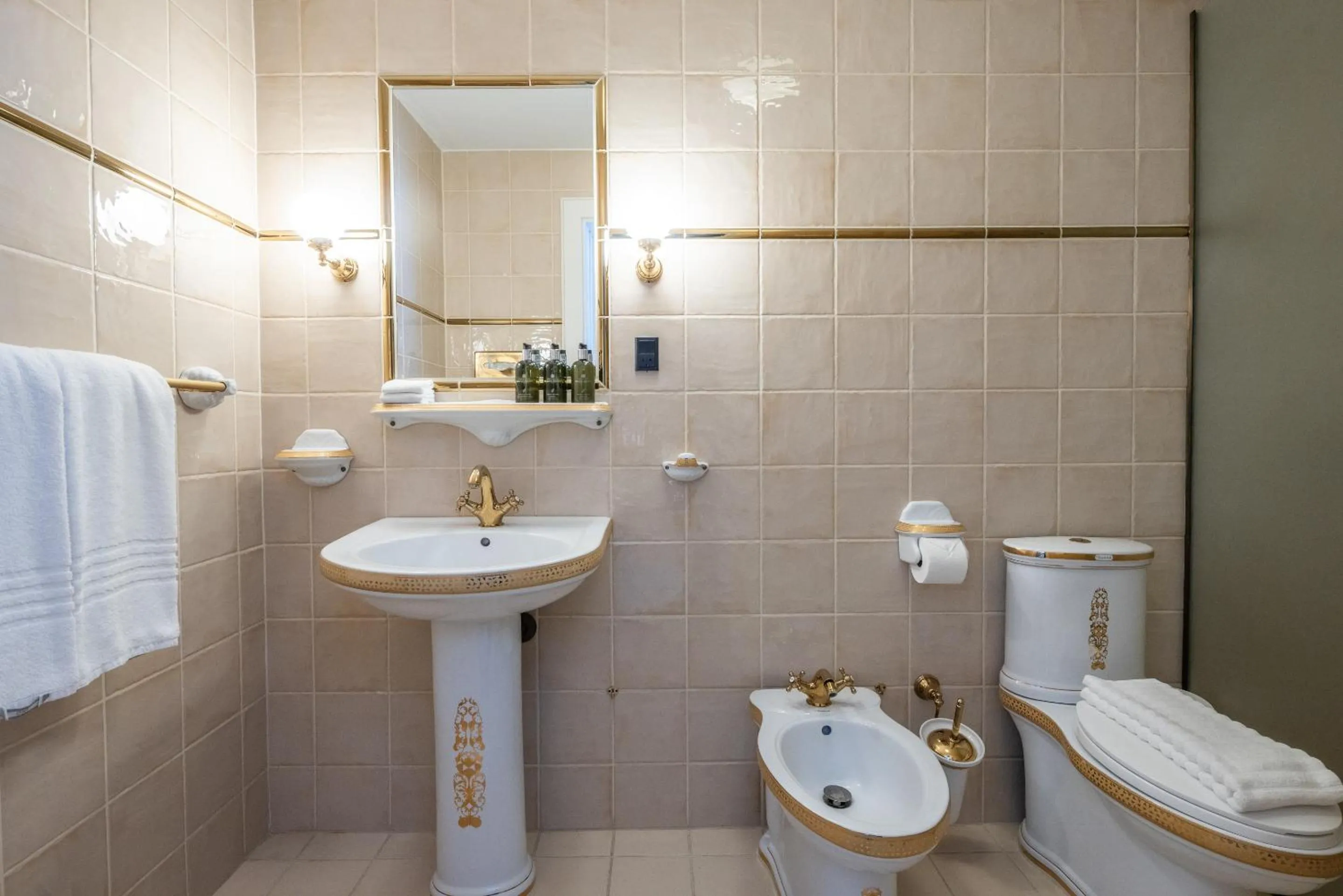 Bathroom in Hotel Royal