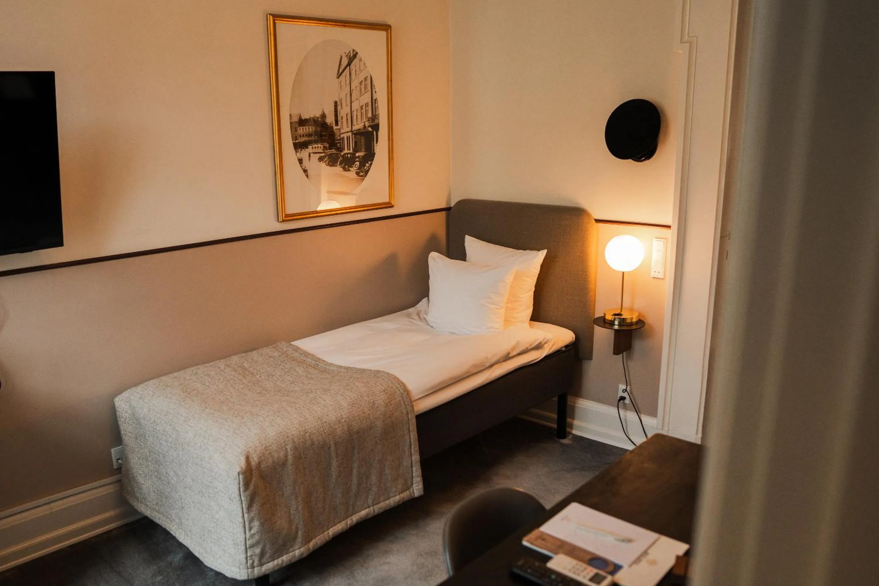 Bedroom, Bed in Hotel Royal