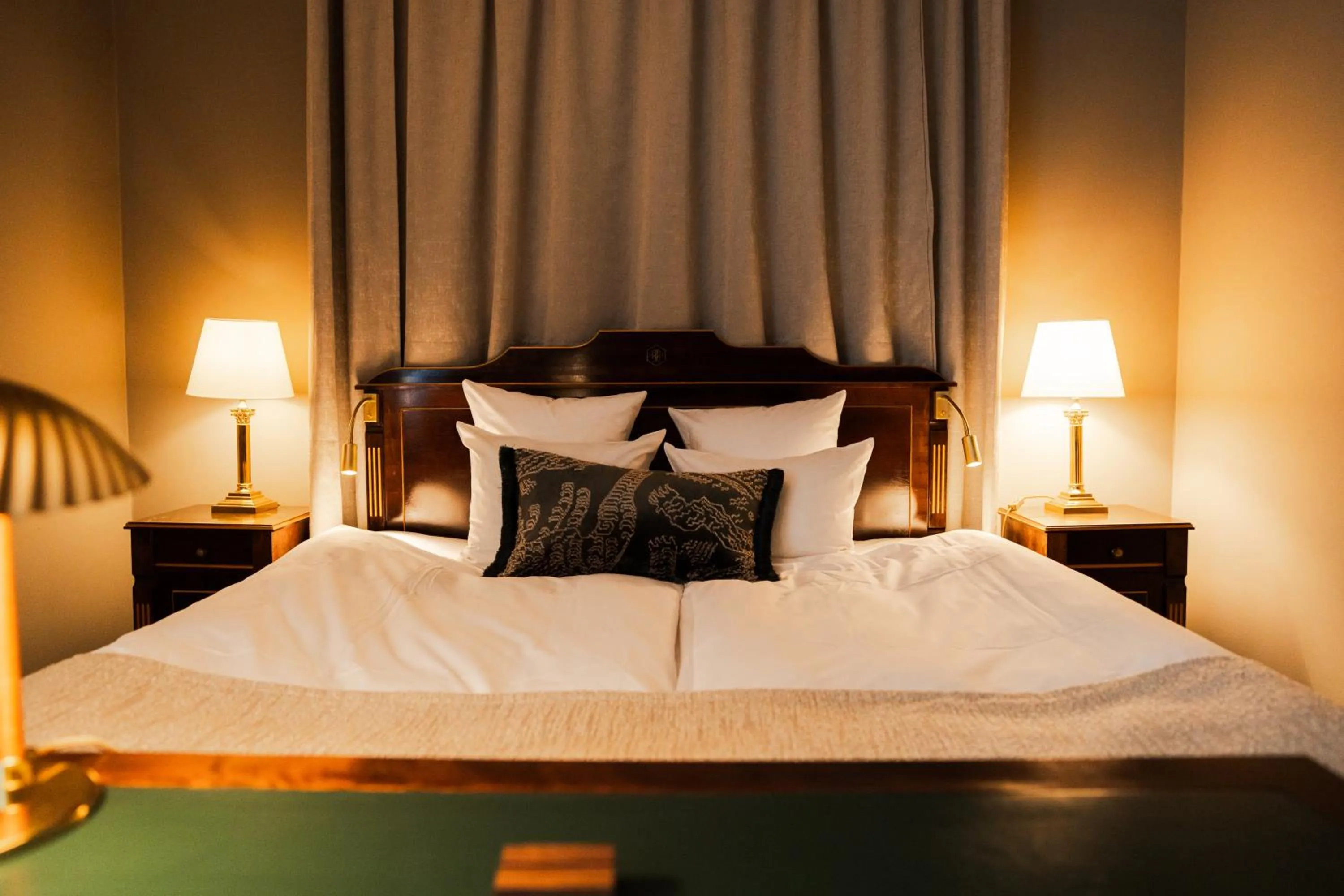 Bedroom, Bed in Hotel Royal