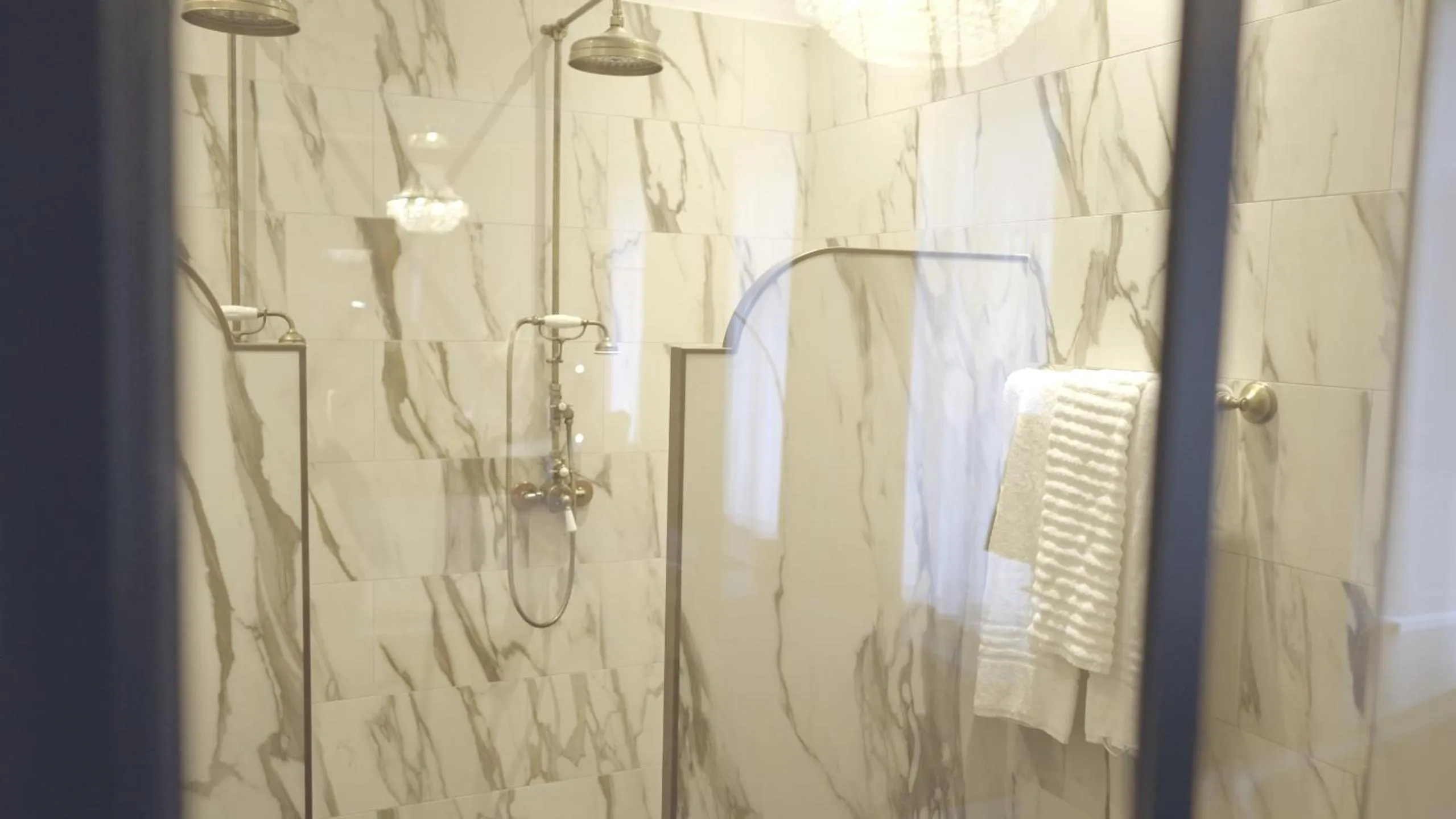 Shower in Hotel Royal