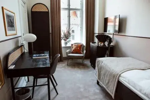 Queen's Single Room in Hotel Royal Queen's Single Room in Hotel Royal