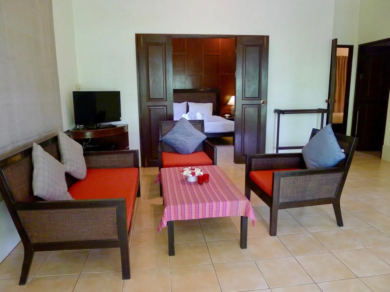 Communal lounge/ TV room in Symphony Villa