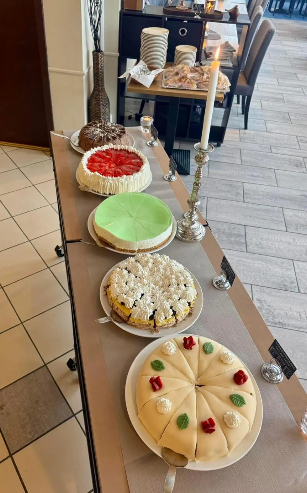 Restaurant/places to eat in Hotell Maritim Skjervoy