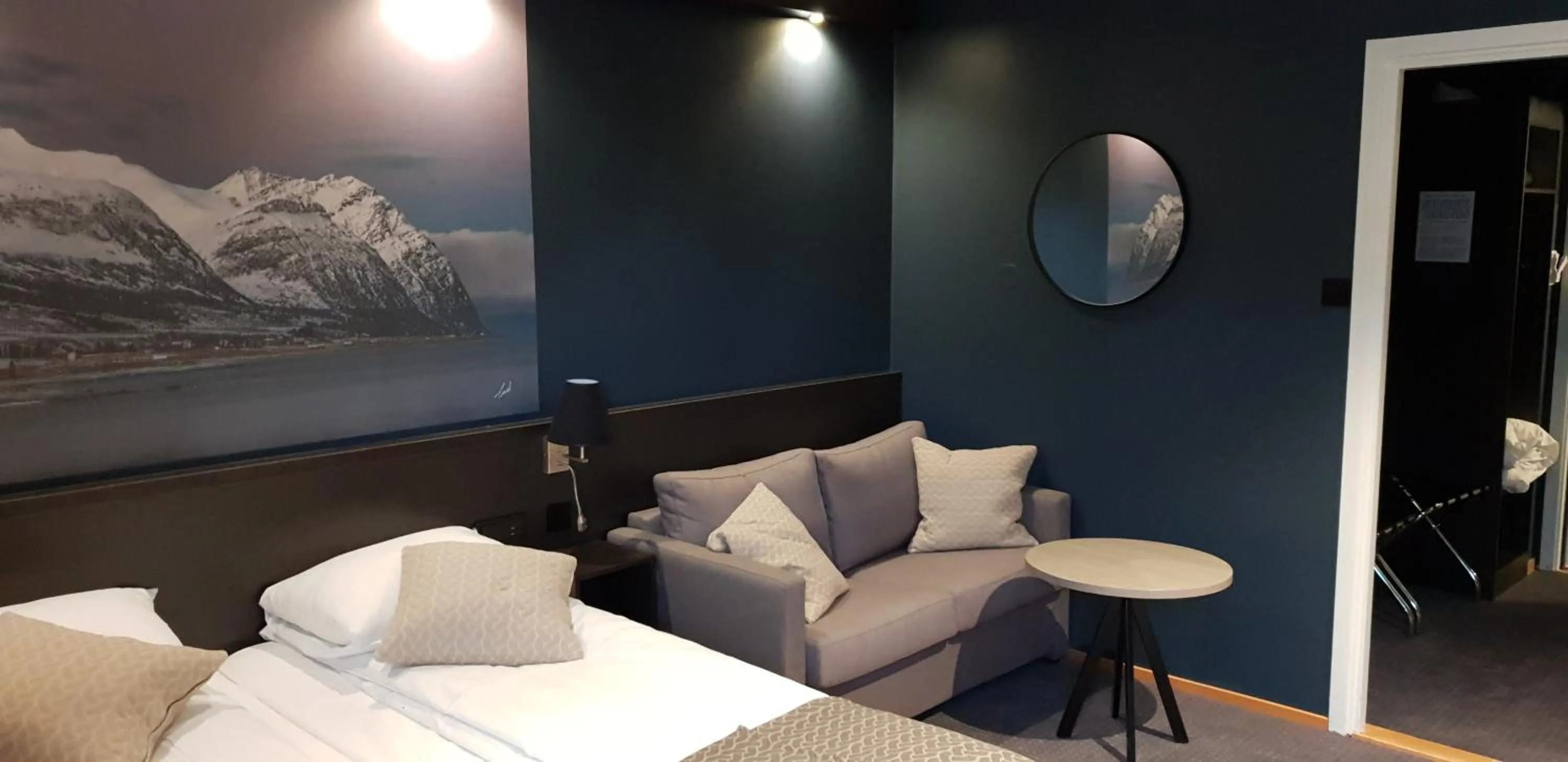 Bed in Hotell Maritim Skjervoy