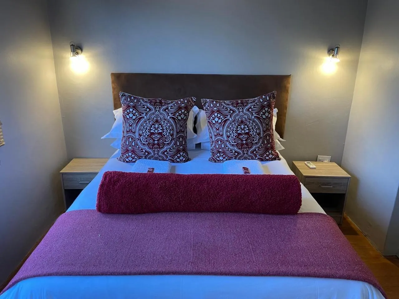 Bed in Klein Karoo Game Lodge