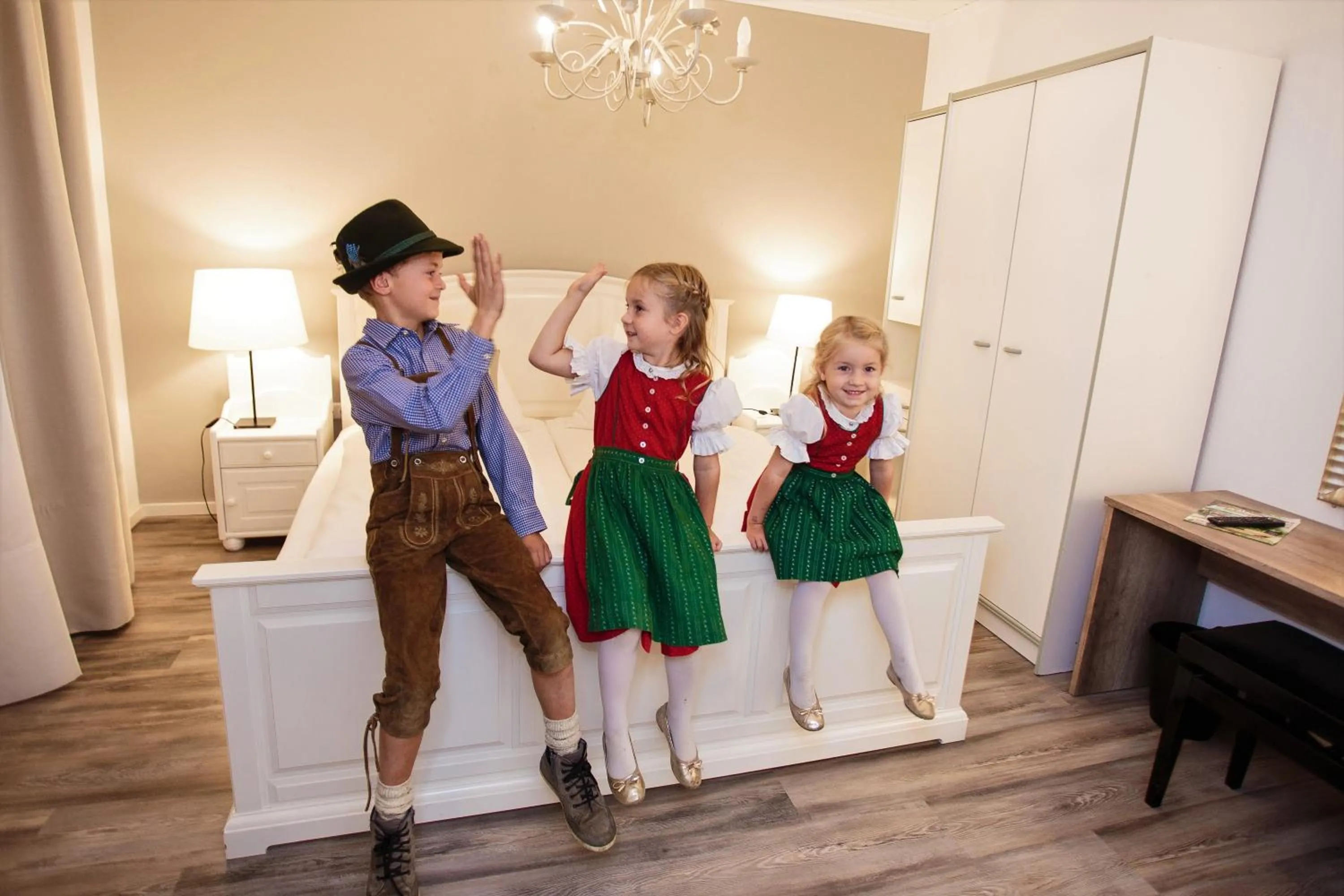 People in Märchenwald Steiermark Gasthof Sonnenhof