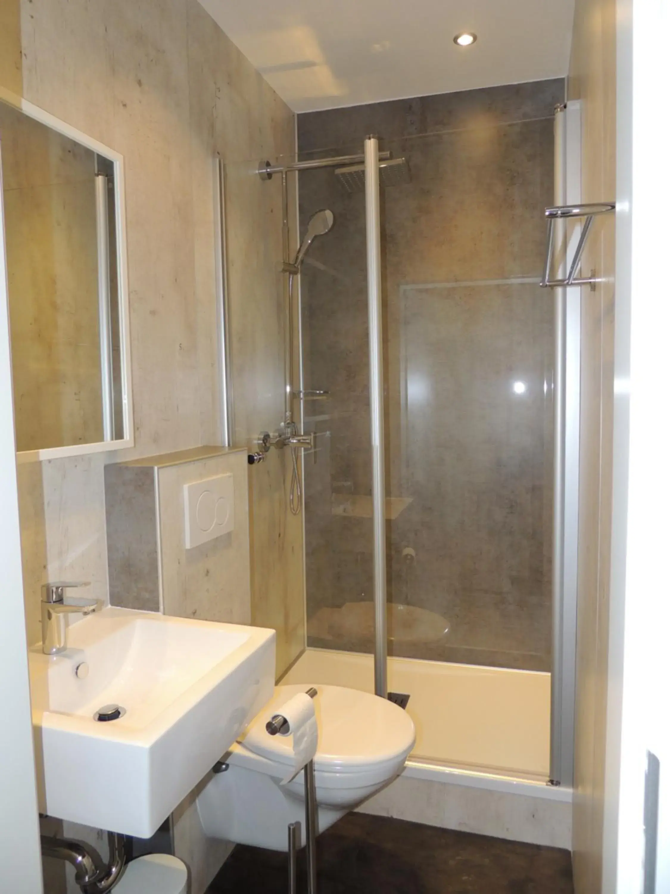 Quadruple Room with Shower in Märchenwald Steiermark Gasthof Sonnenhof Quadruple Room with Shower in Märchenwald Steiermark Gasthof Sonnenhof