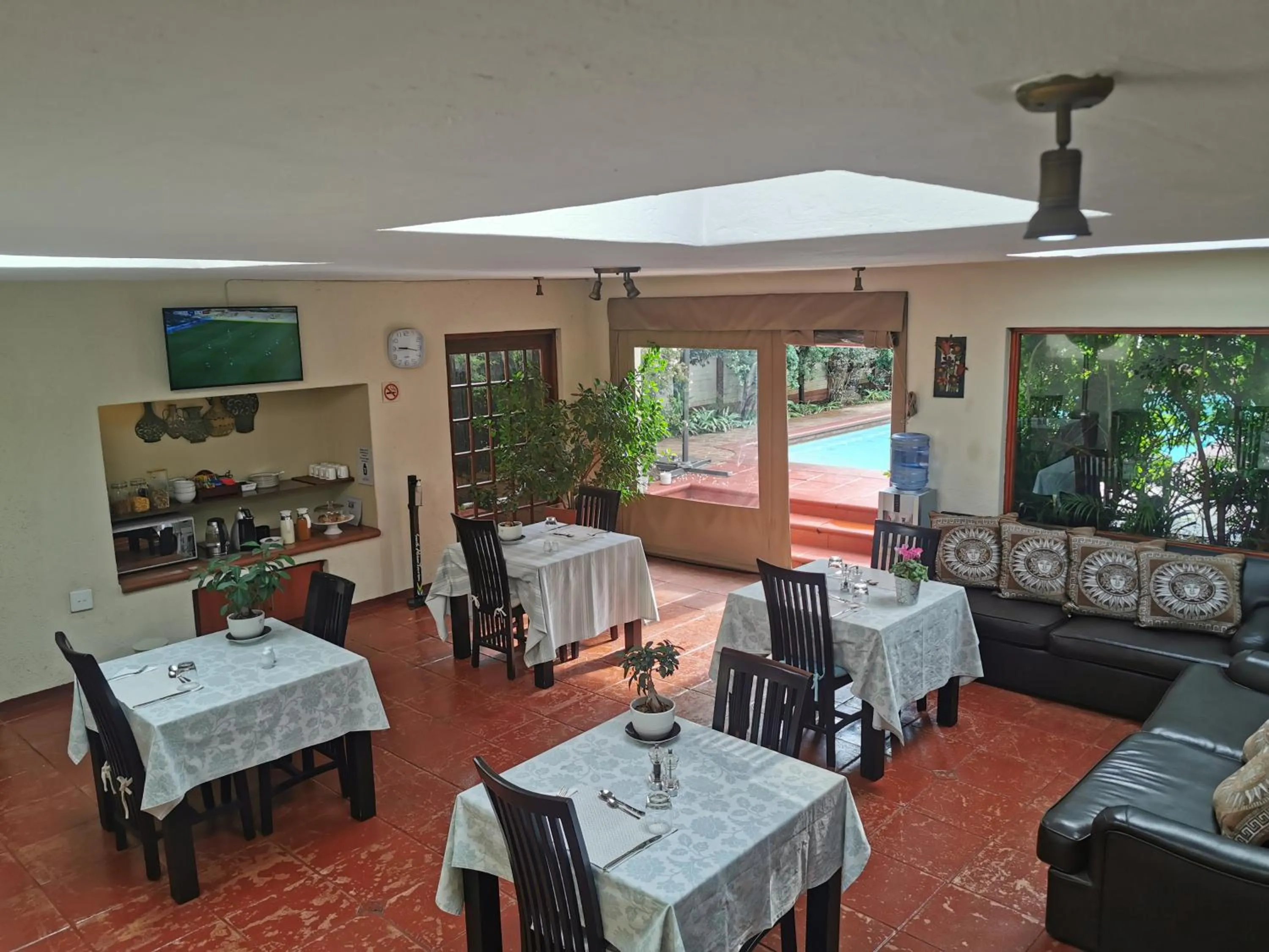Restaurant/places to eat in Villa Stella Guest House