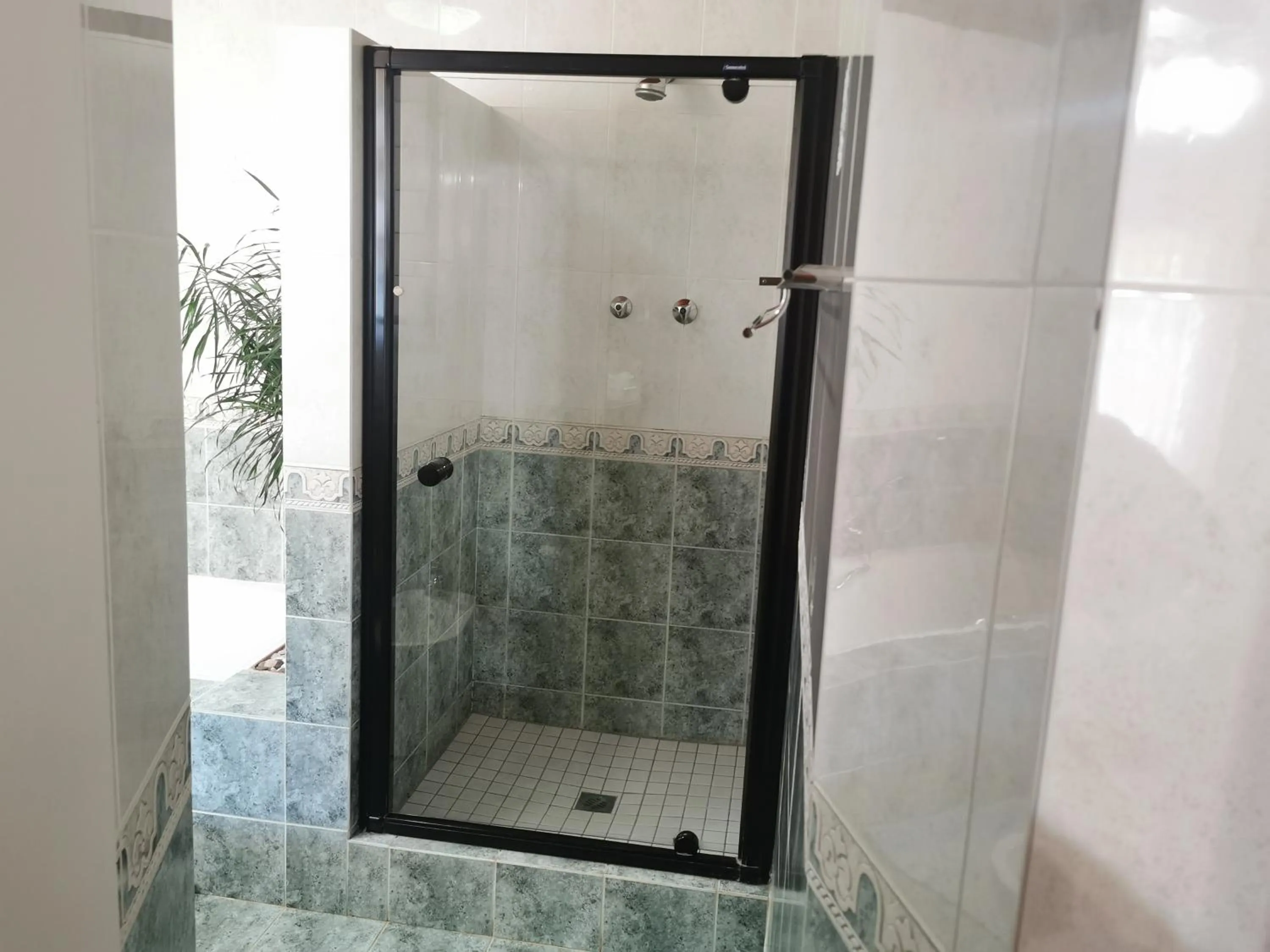 Shower in Villa Stella Guest House