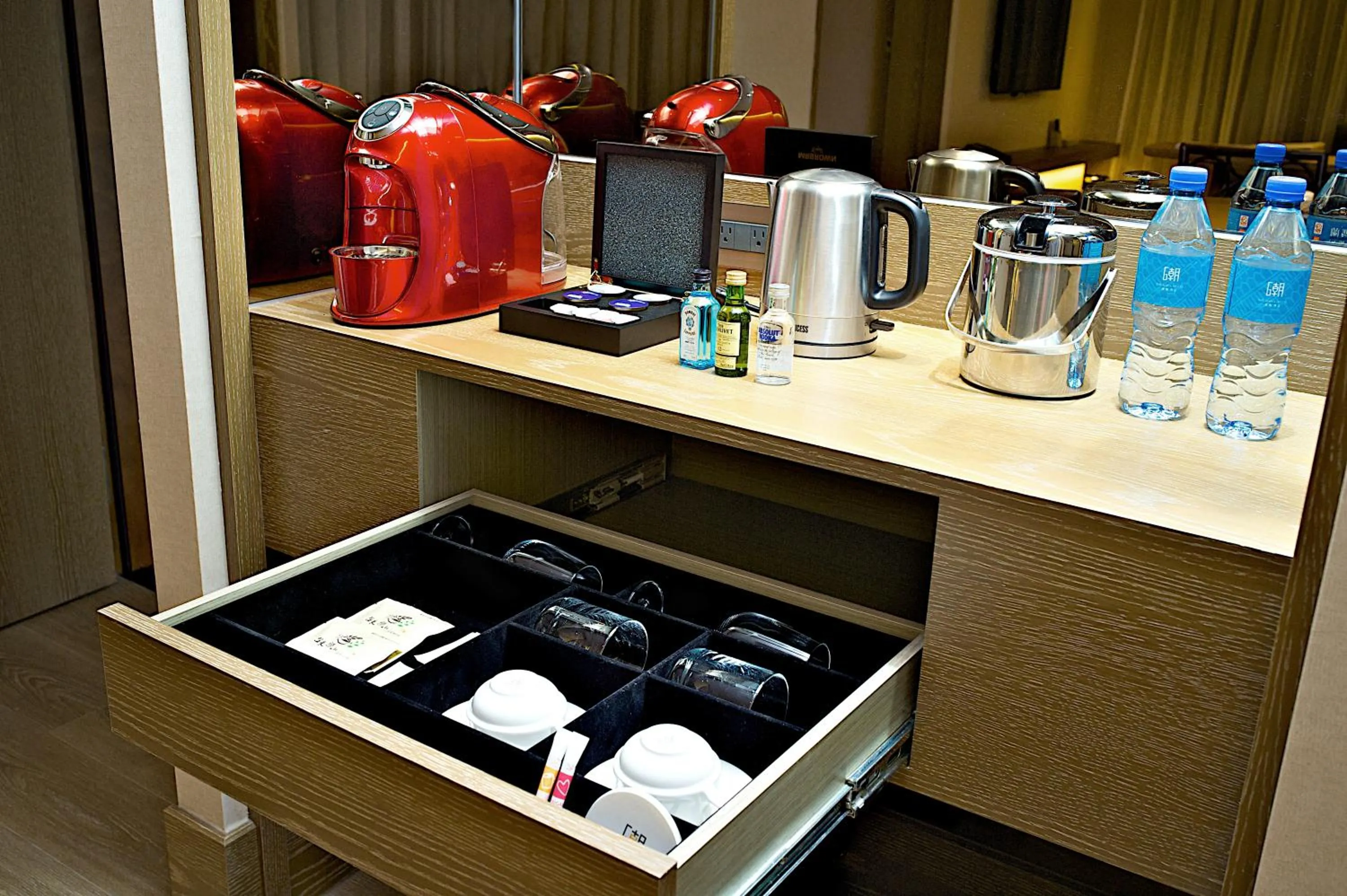 Coffee/tea facilities in The Gaya Hotel