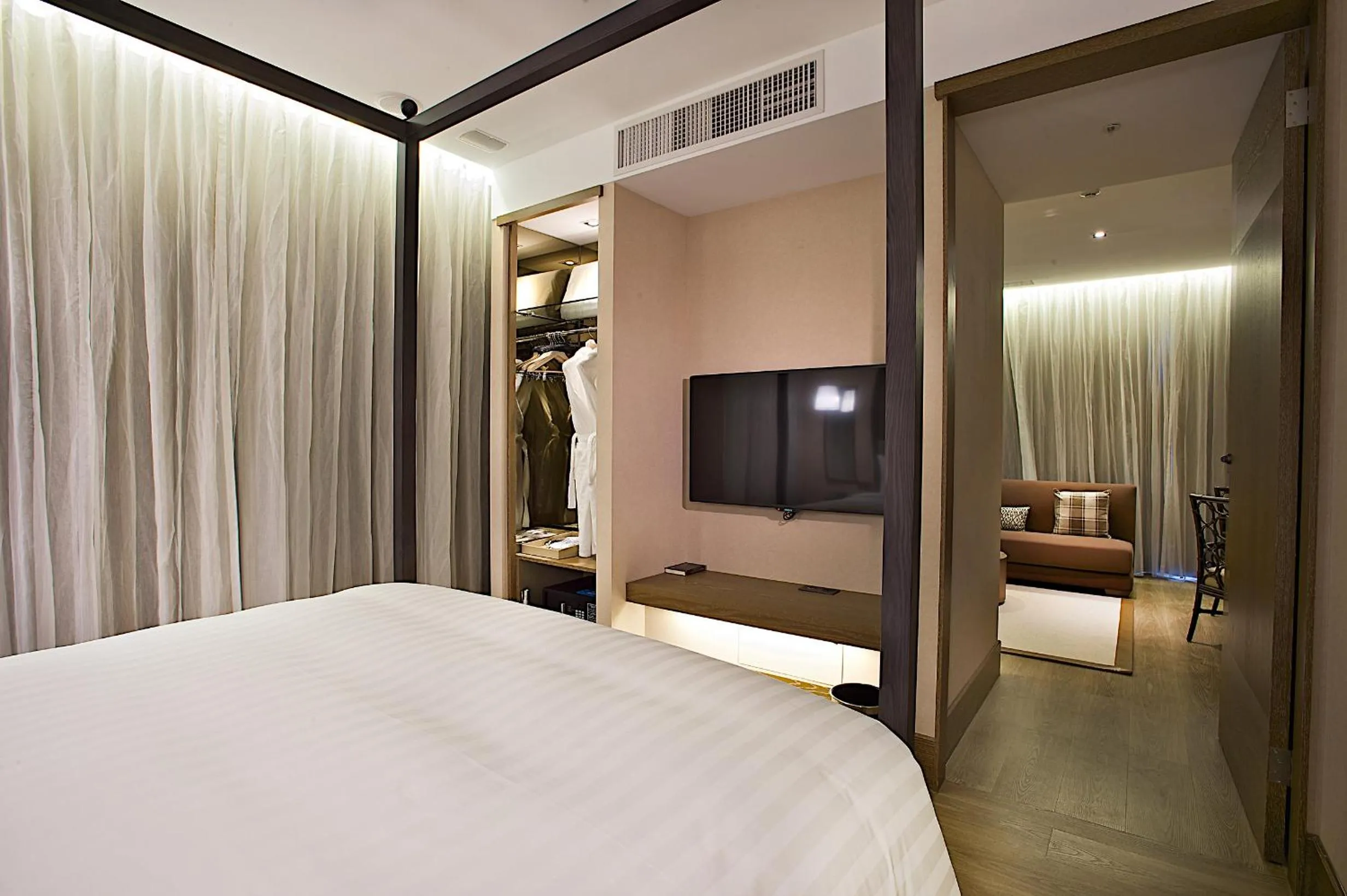 bunk bed, Bed in The Gaya Hotel