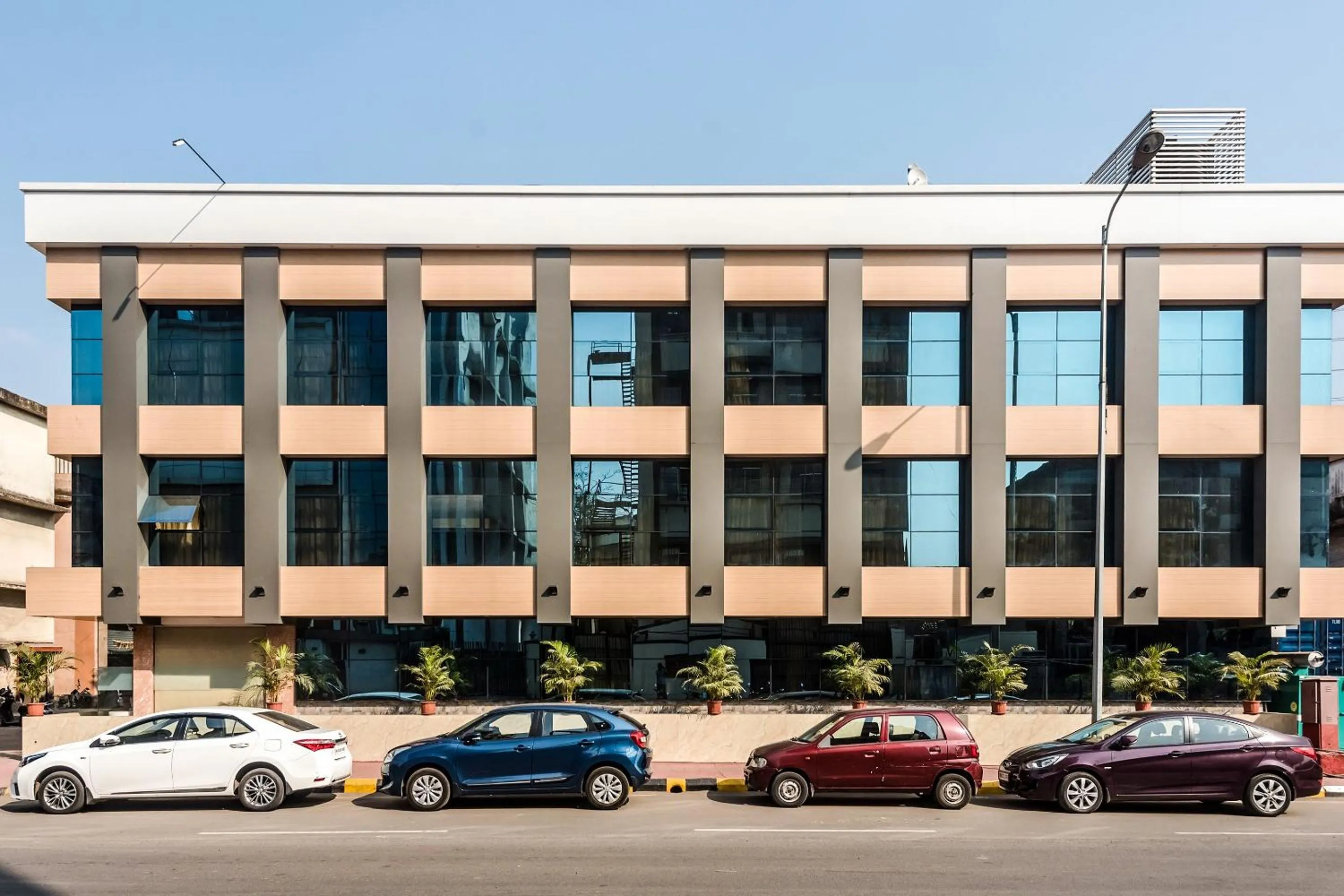 Facade/entrance in Capital O Hotel Konar Inn