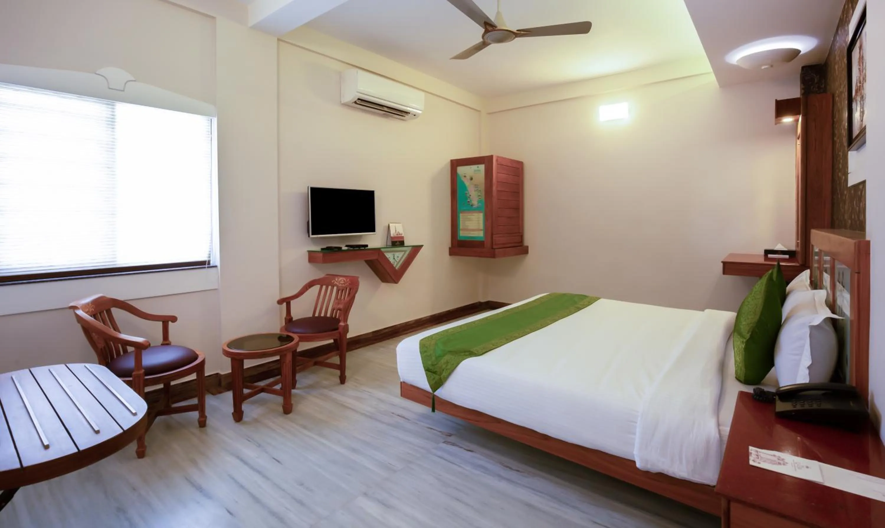 Photo of the whole room, Bed in Treebo The Qasr