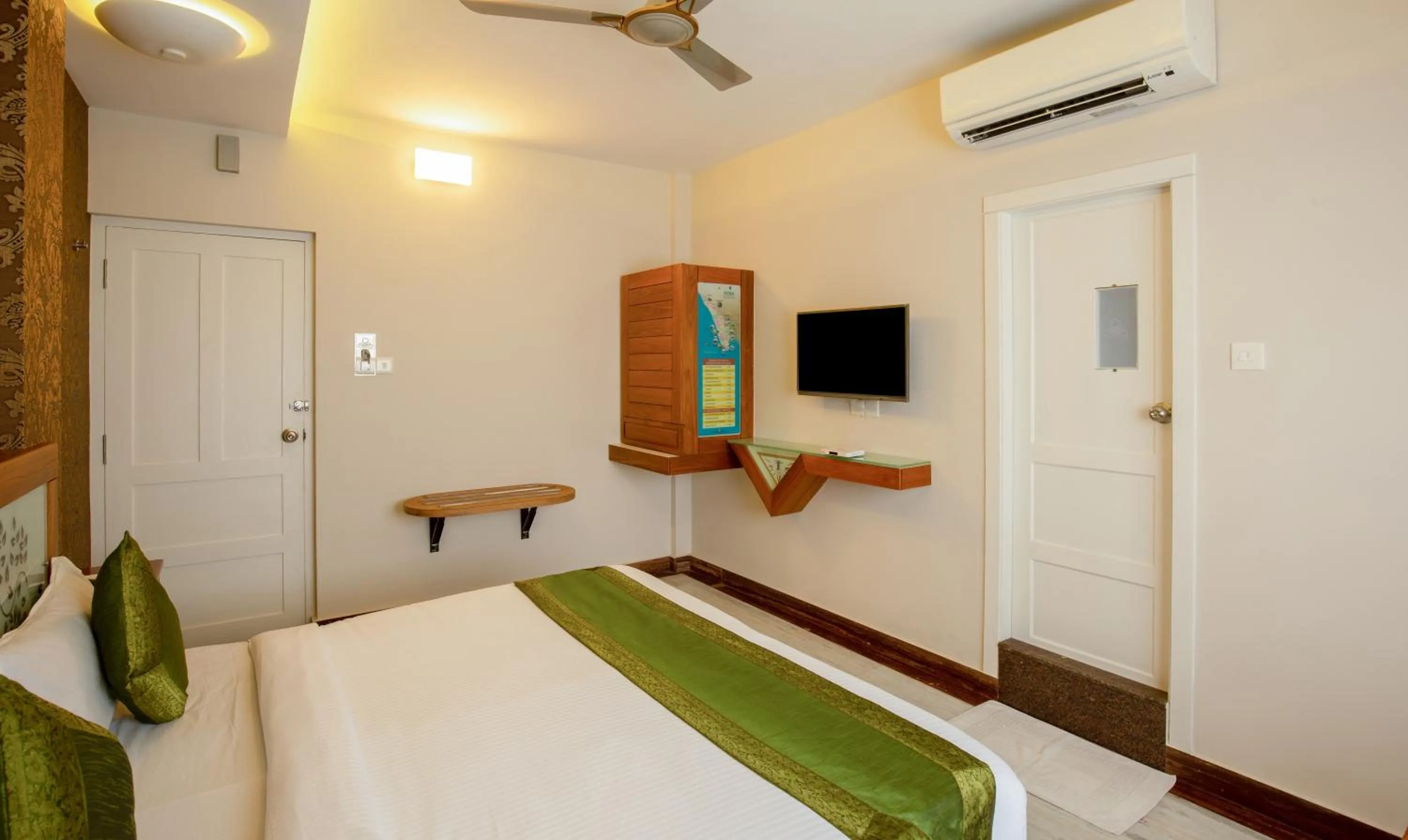 Photo of the whole room, Bed in Treebo The Qasr