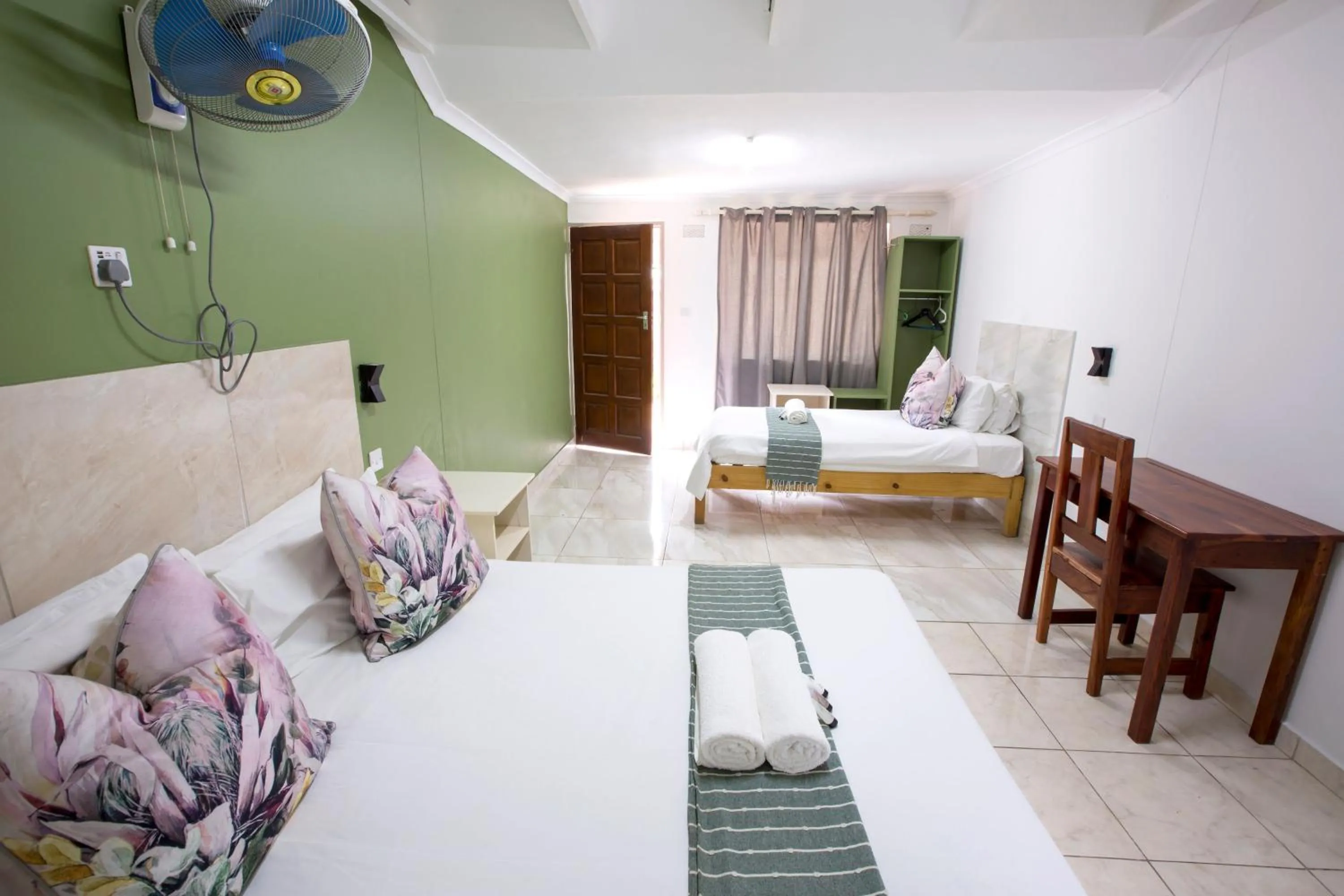 Bedroom, Bed in Livingstone Lodge