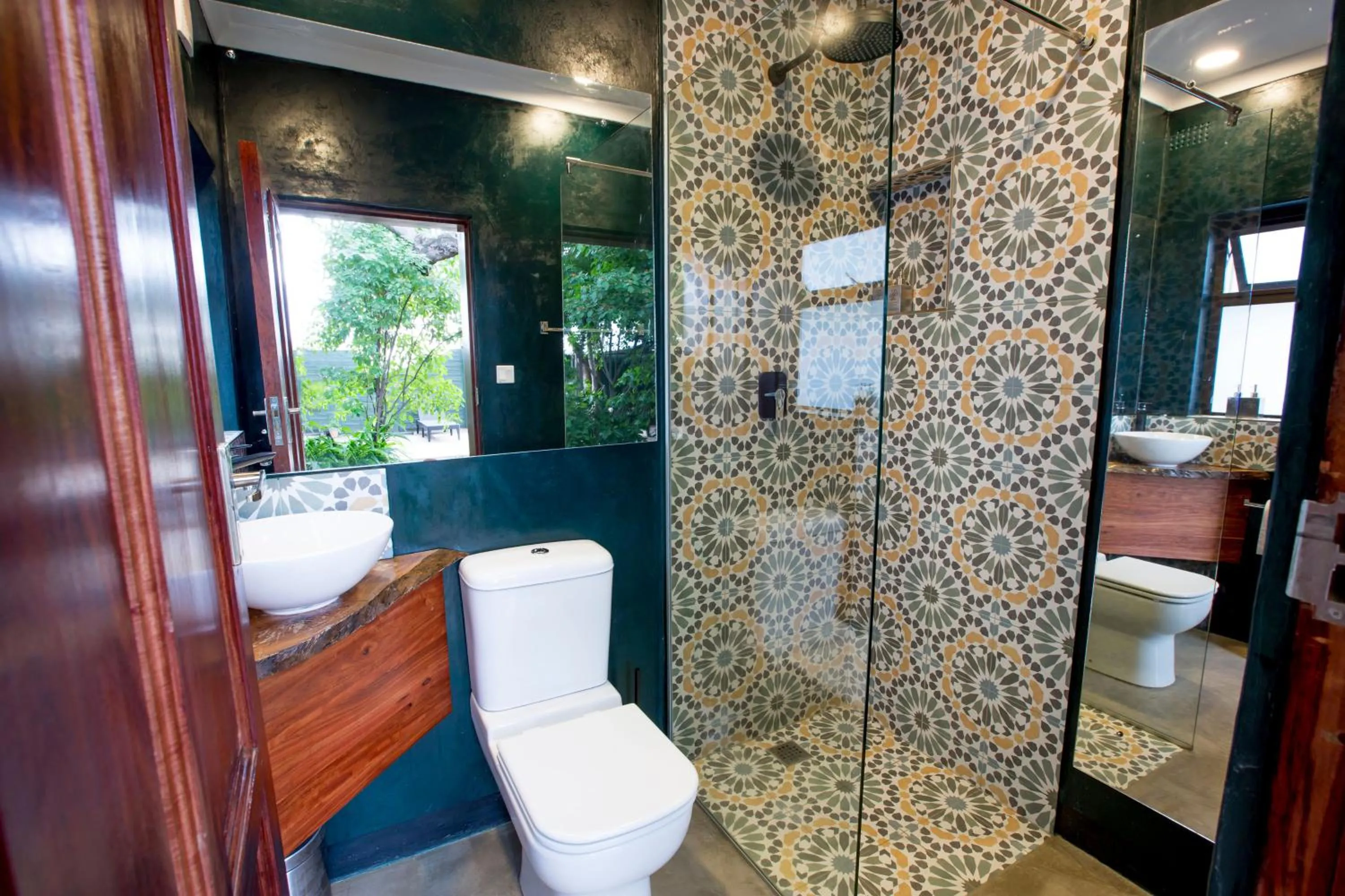 Toilet in Livingstone Lodge