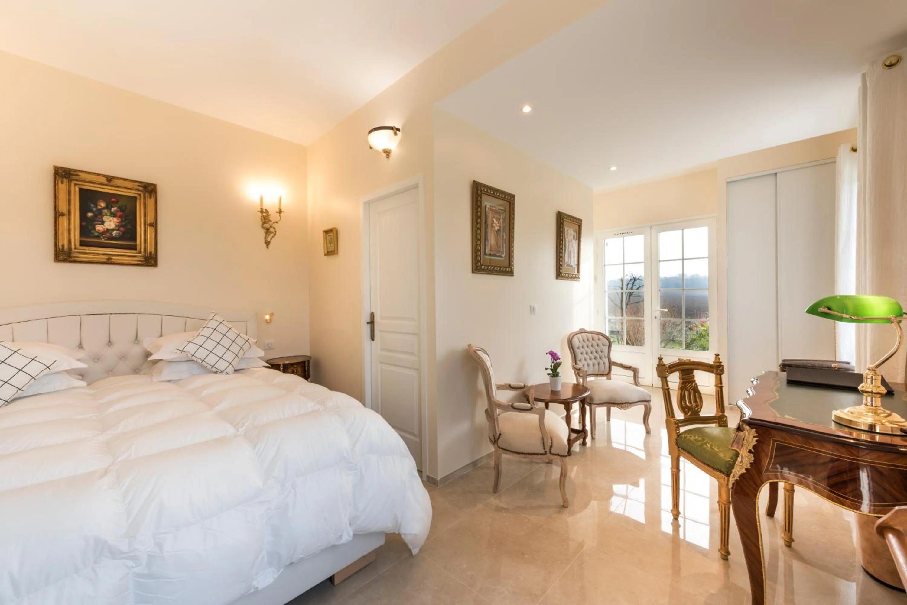 Photo of the whole room, Bed in Domaine du Bois des Anges