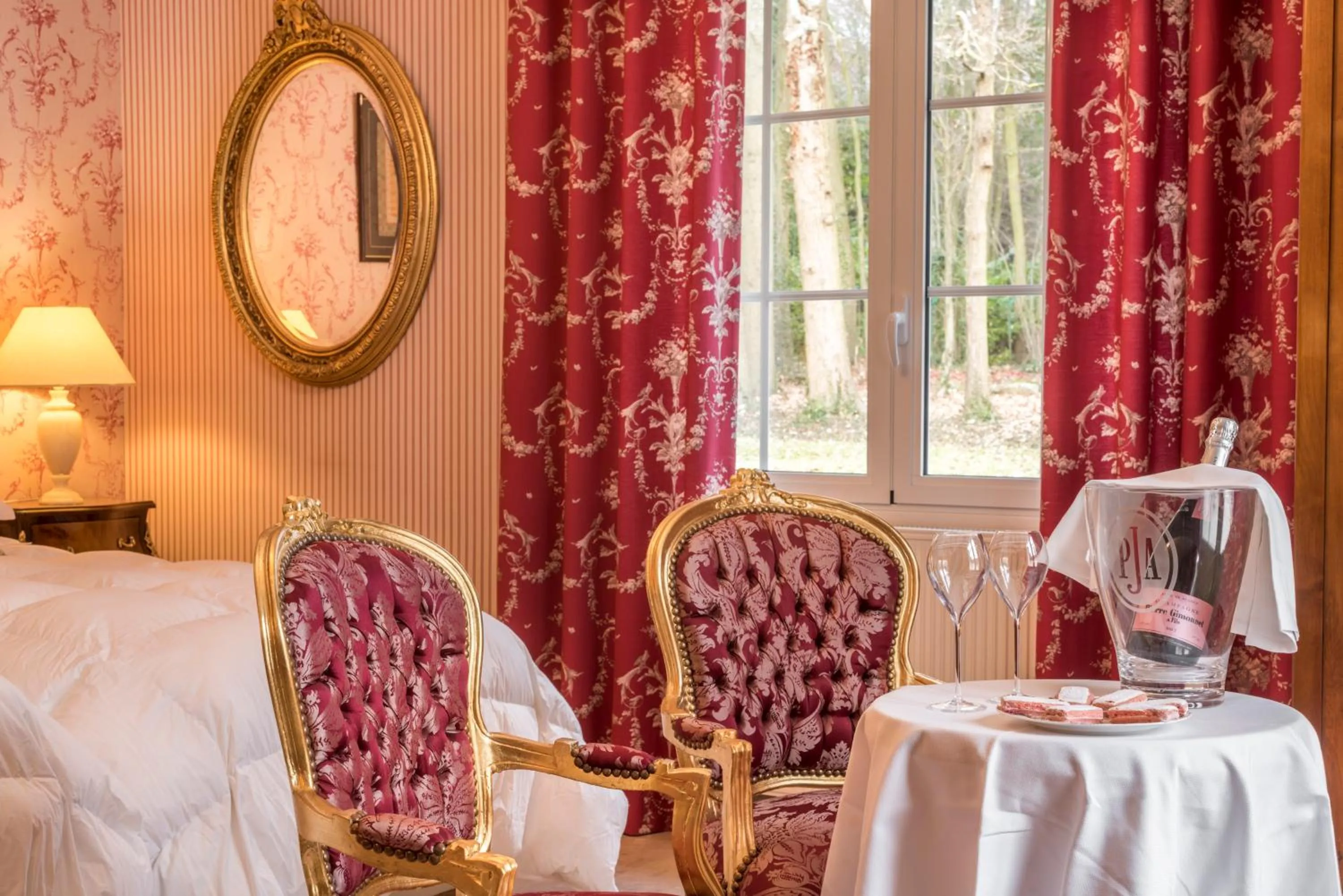 Seating area, Bed in Domaine du Bois des Anges
