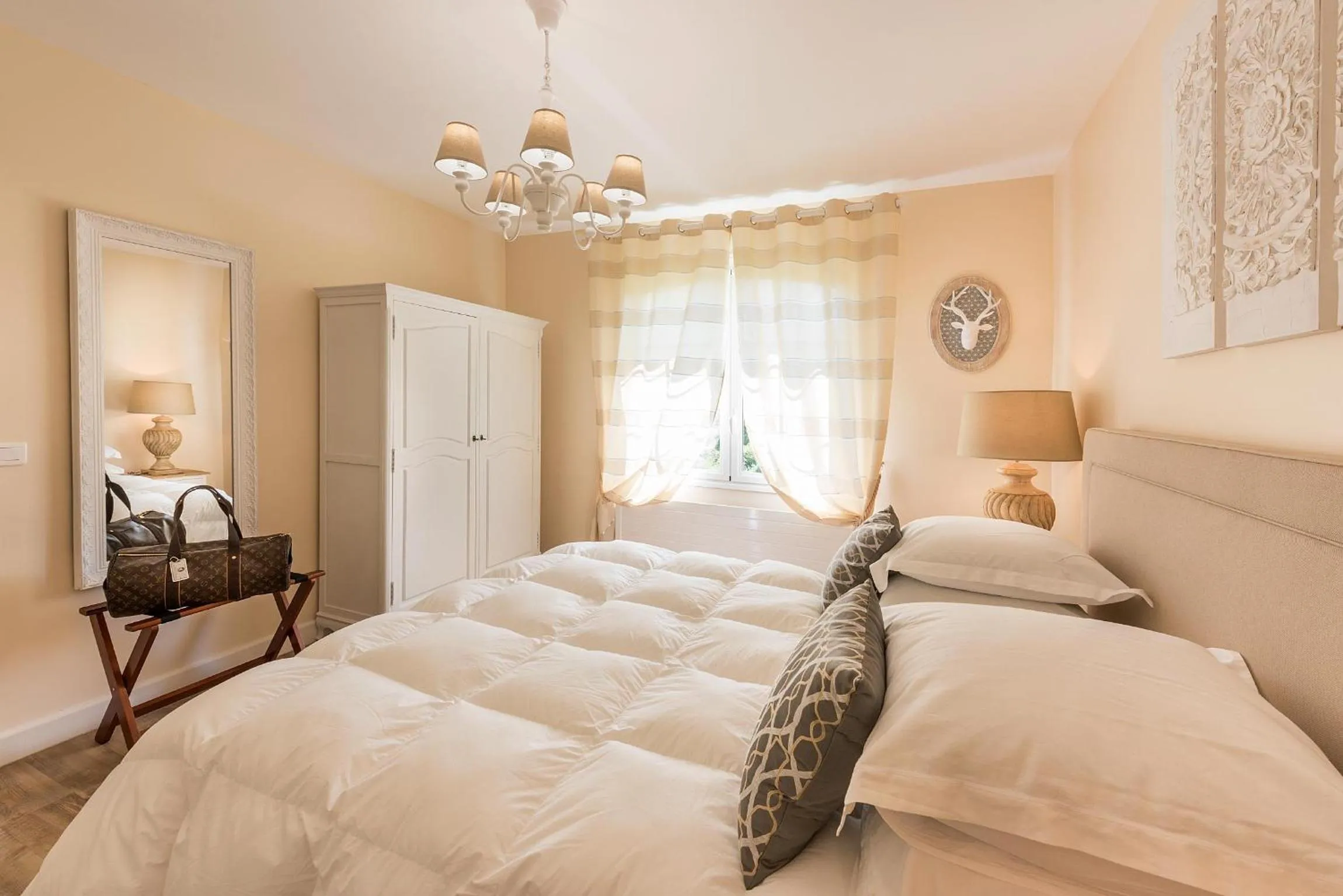 Photo of the whole room, Bed in Domaine du Bois des Anges