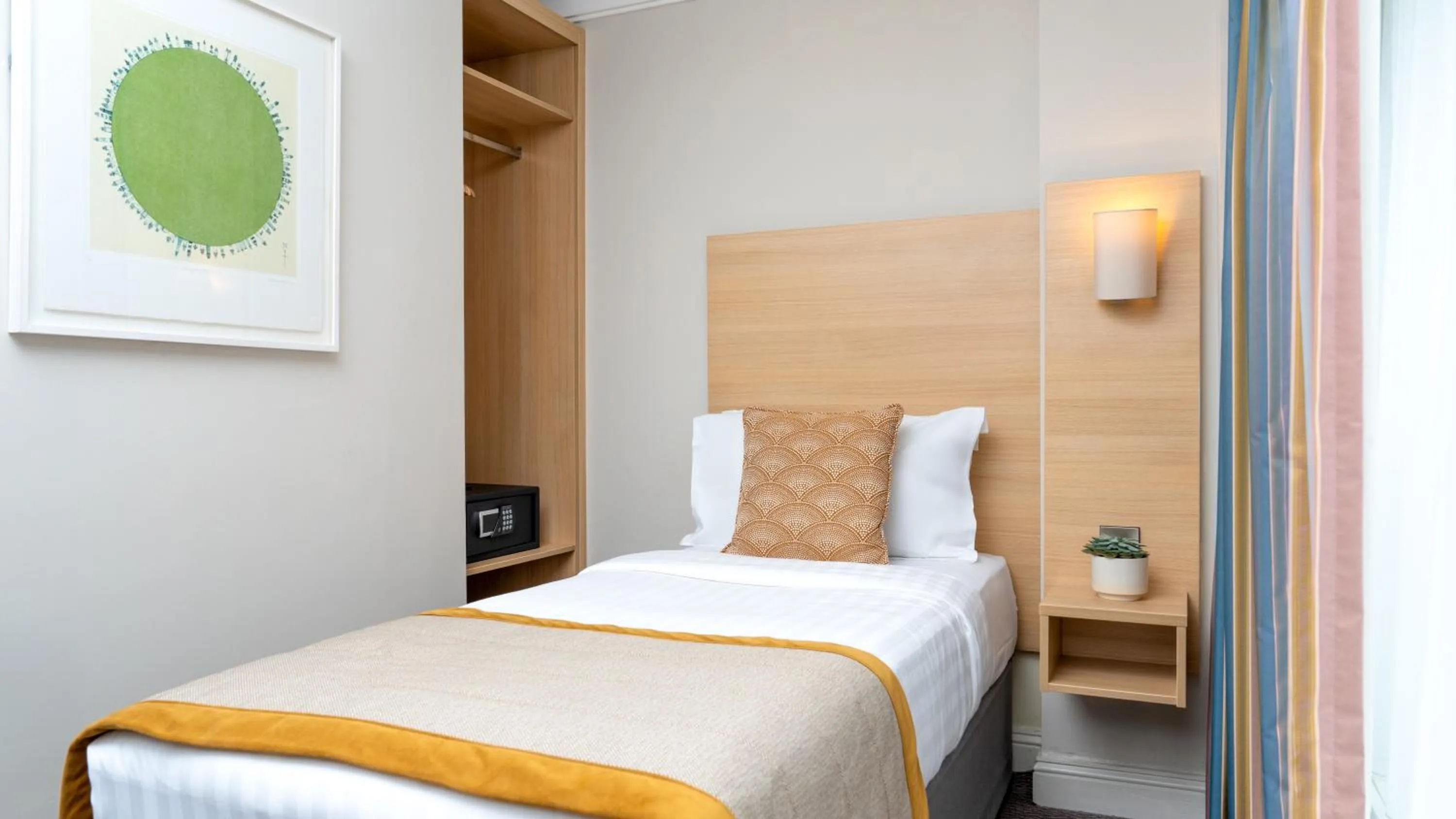 Bathroom, Bed in The Fleet