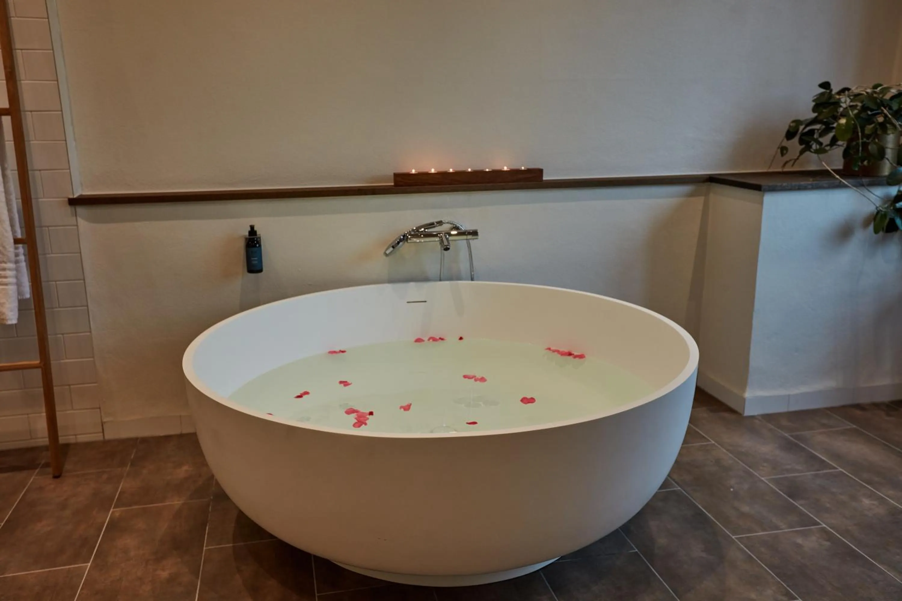 Bath in Benniksgaard Hotel