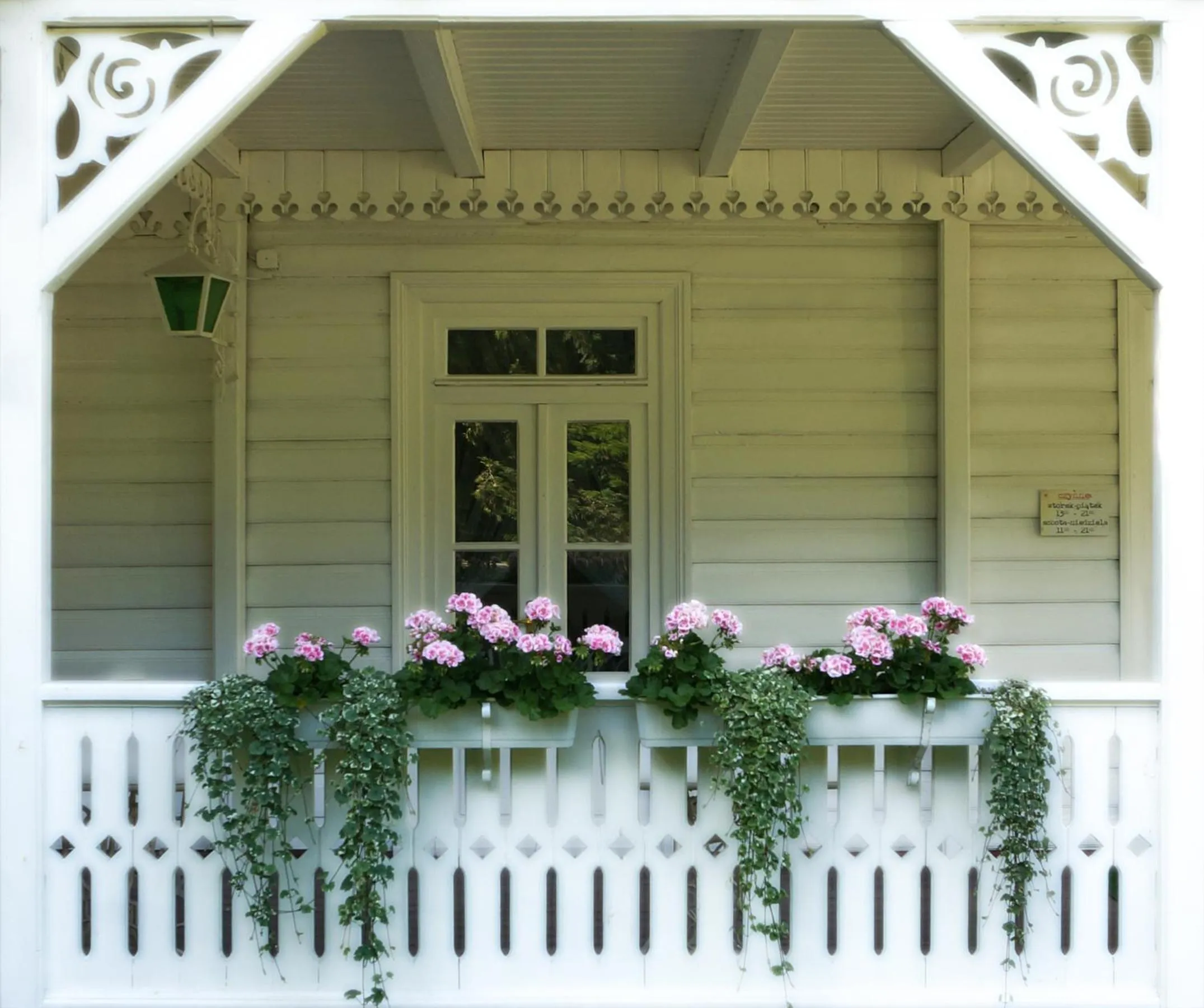 Facade/entrance in Dworek Aleksandria