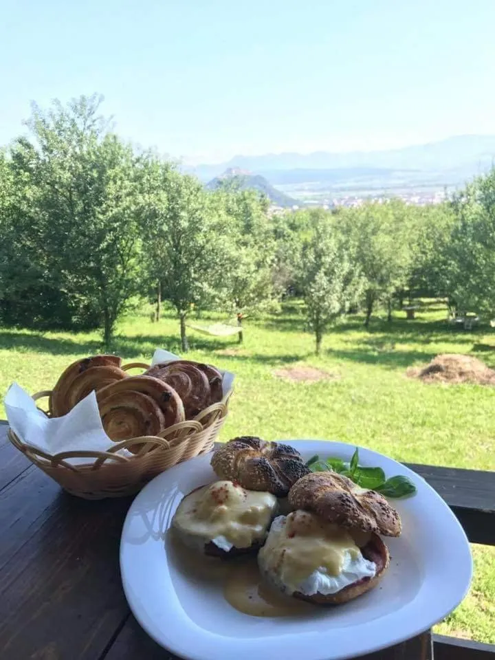 Breakfast in Hanu lu Mos Opinca