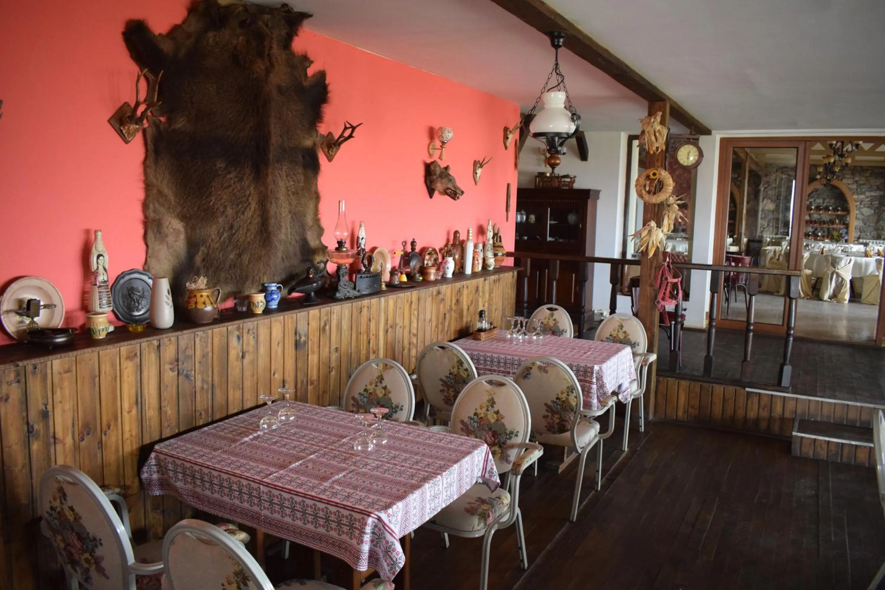 Restaurant/places to eat in Hanu lu Mos Opinca