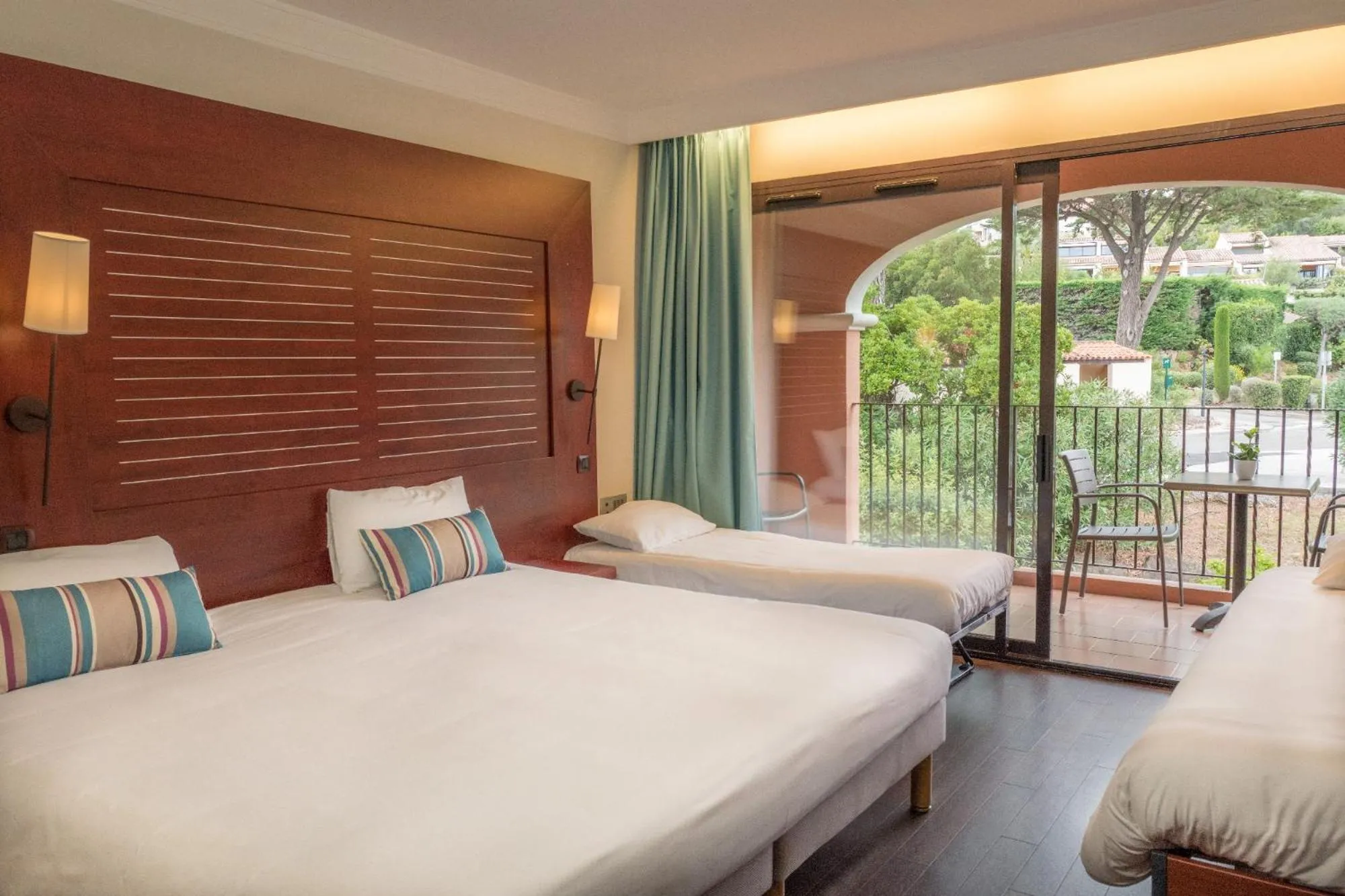 Balcony/Terrace, Bed in Hôtel Les Jardins De Sainte-Maxime
