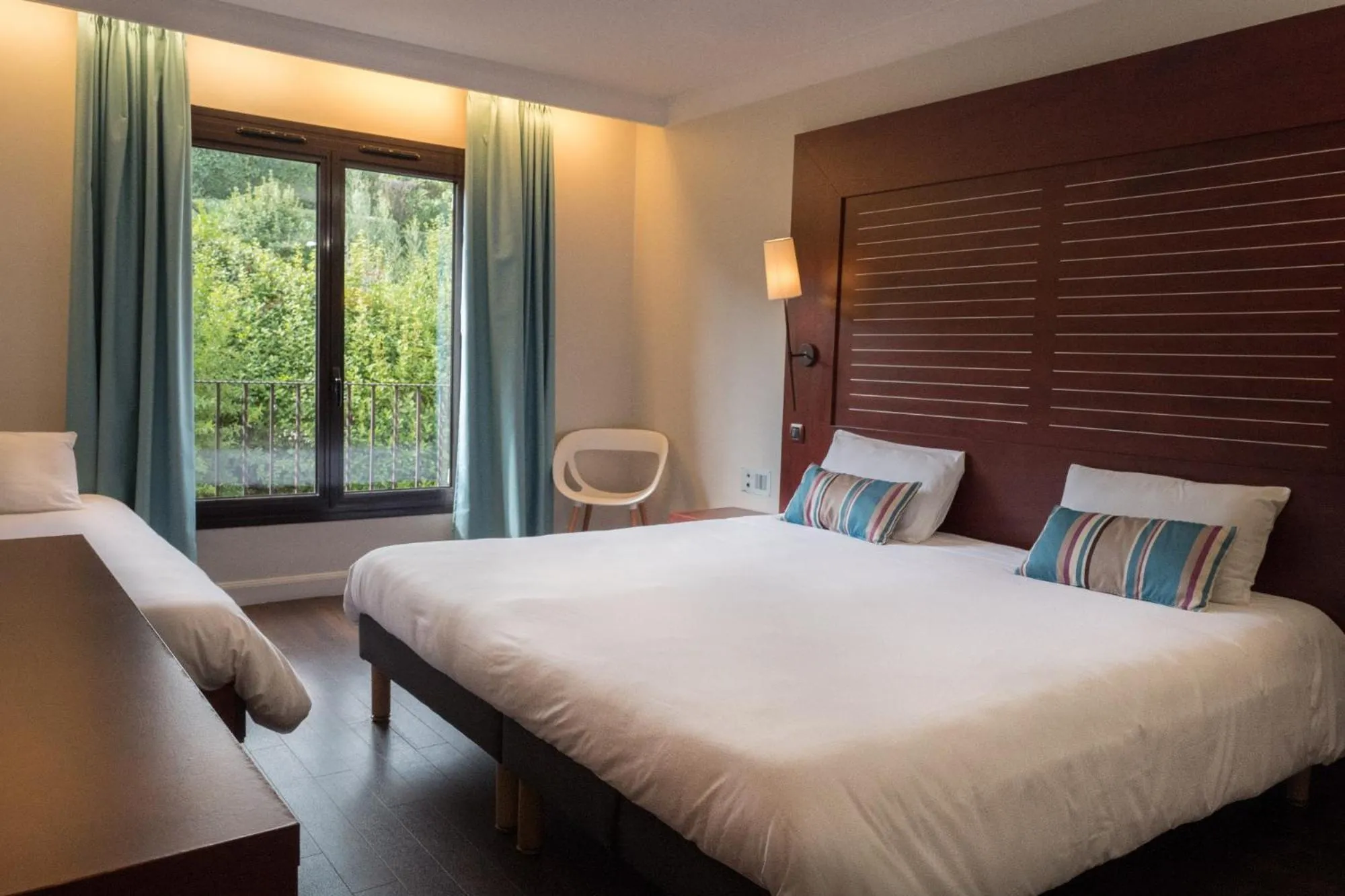 Bedroom, Bed in Hôtel Les Jardins De Sainte-Maxime
