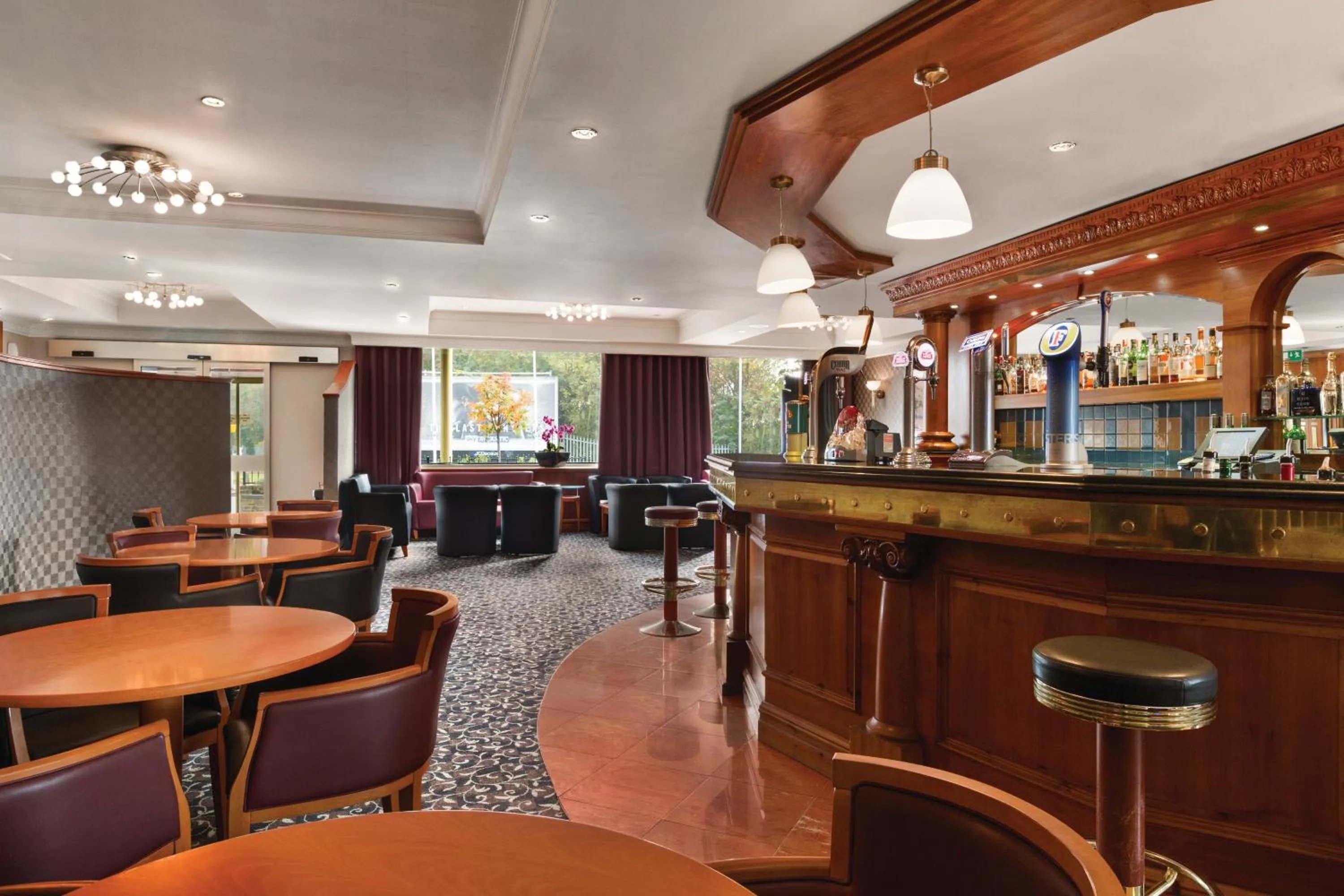 Communal lounge/ TV room in Savera Hotel South Ruislip