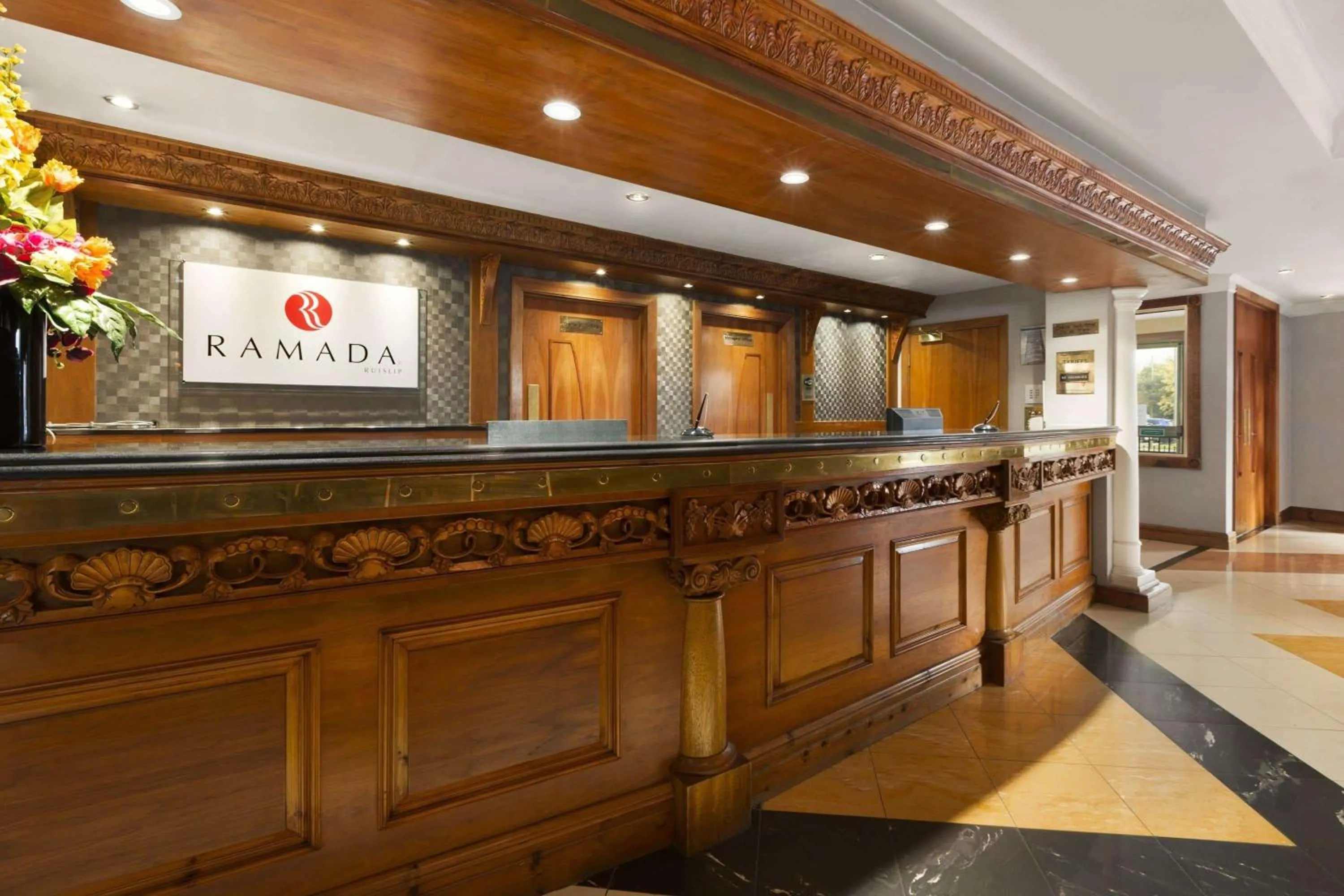 Lobby or reception in Savera Hotel South Ruislip