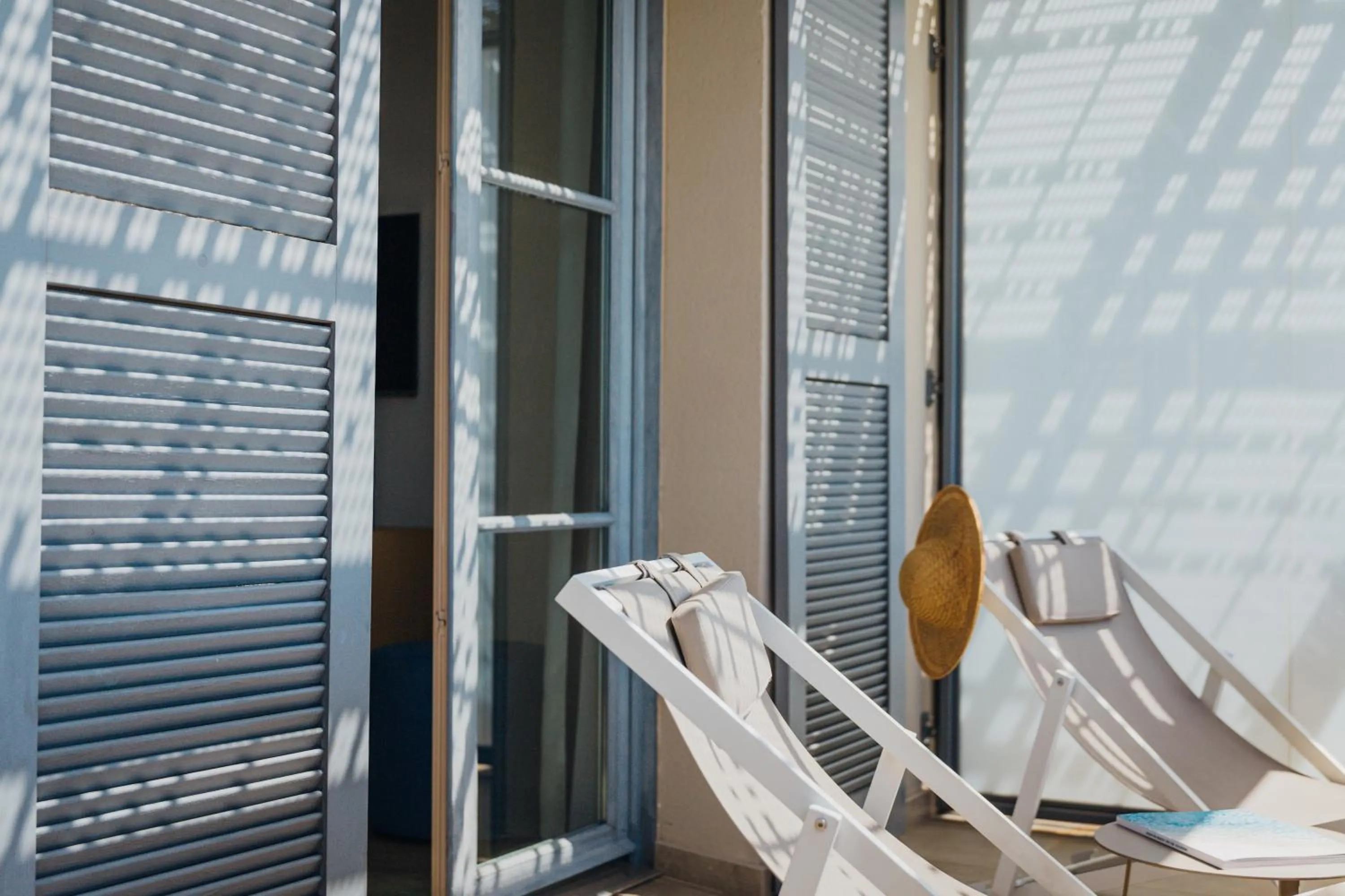 Property building in Hôtel La Villa Douce