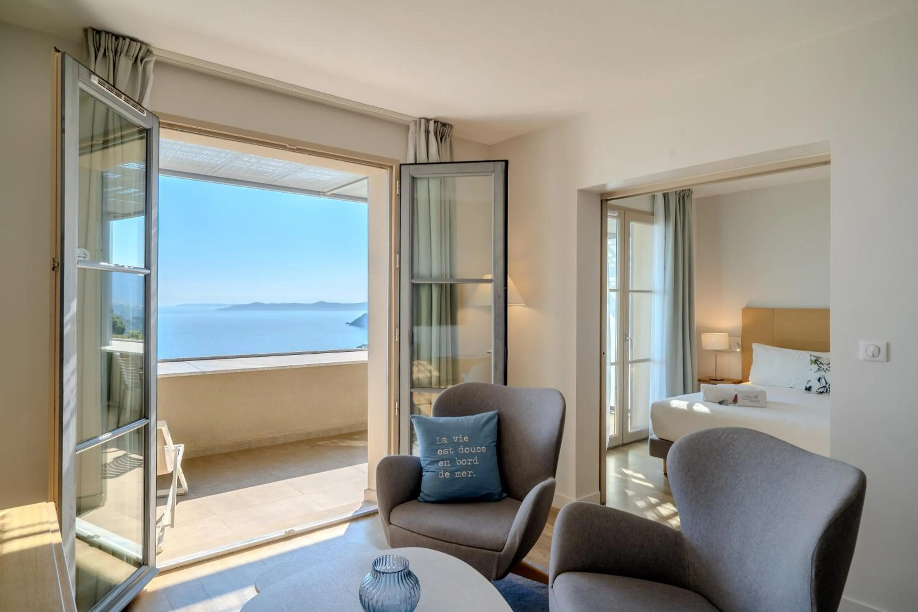 Bed in Hôtel La Villa Douce