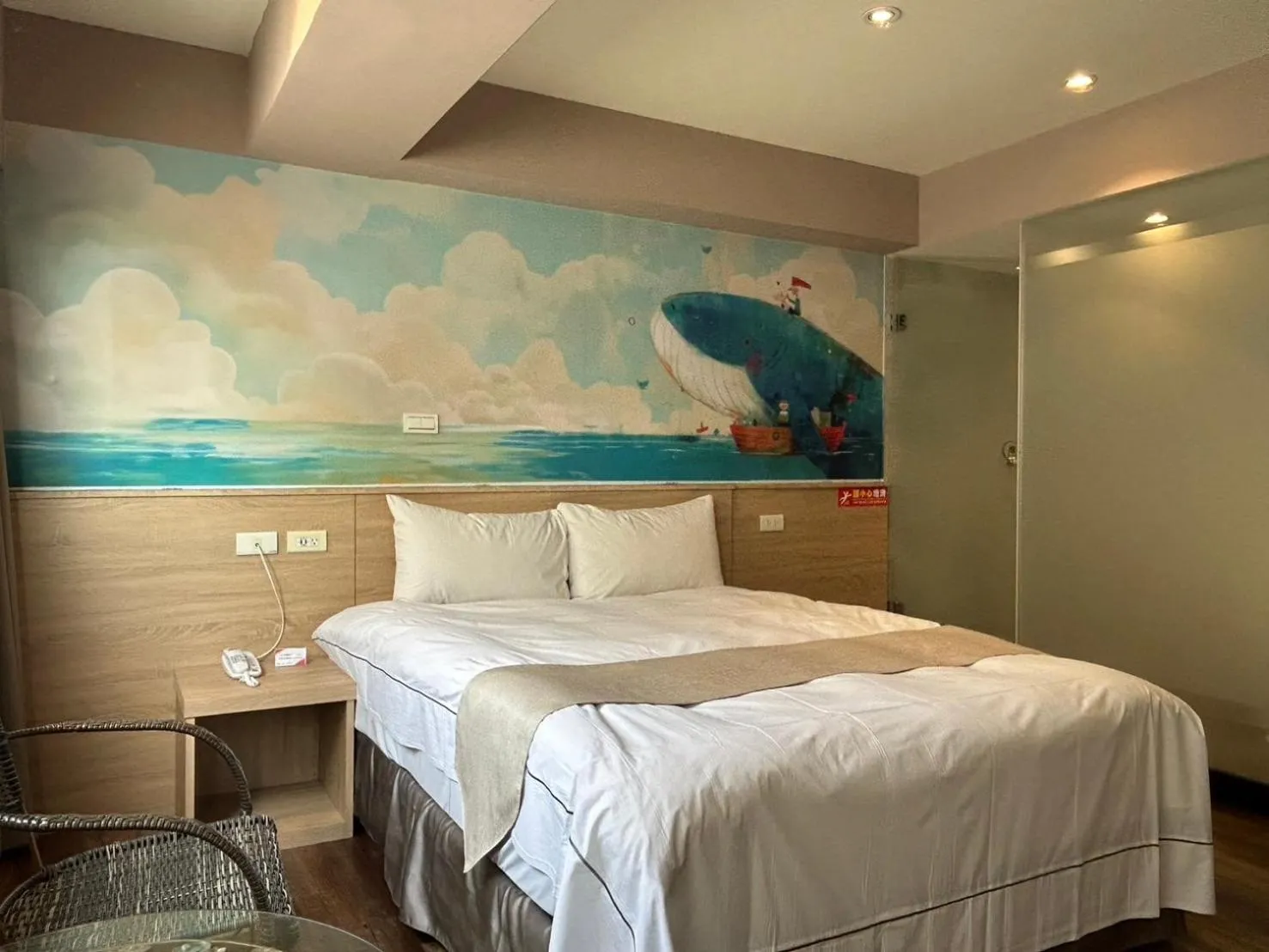 room service, Bed in Dazz Inn