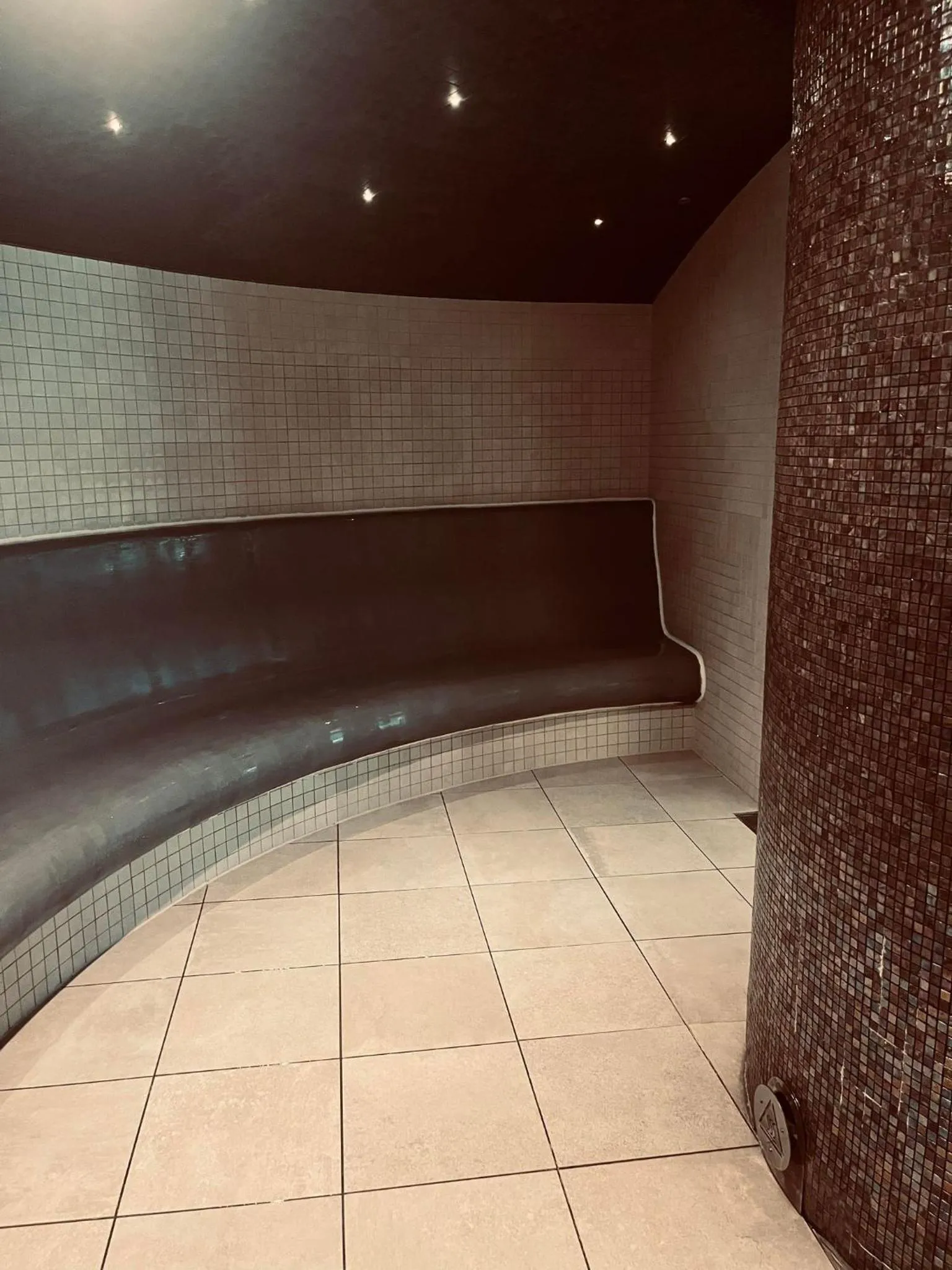 Swimming pool in Park Hotel & Vinbar