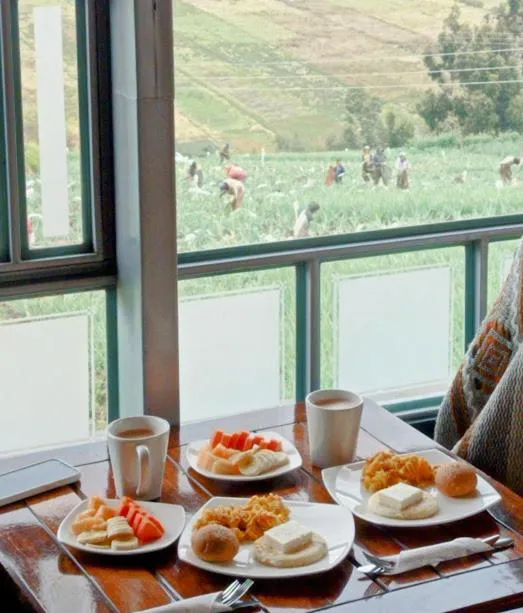 Breakfast in Refugio Turistico & Restaurante Dylam