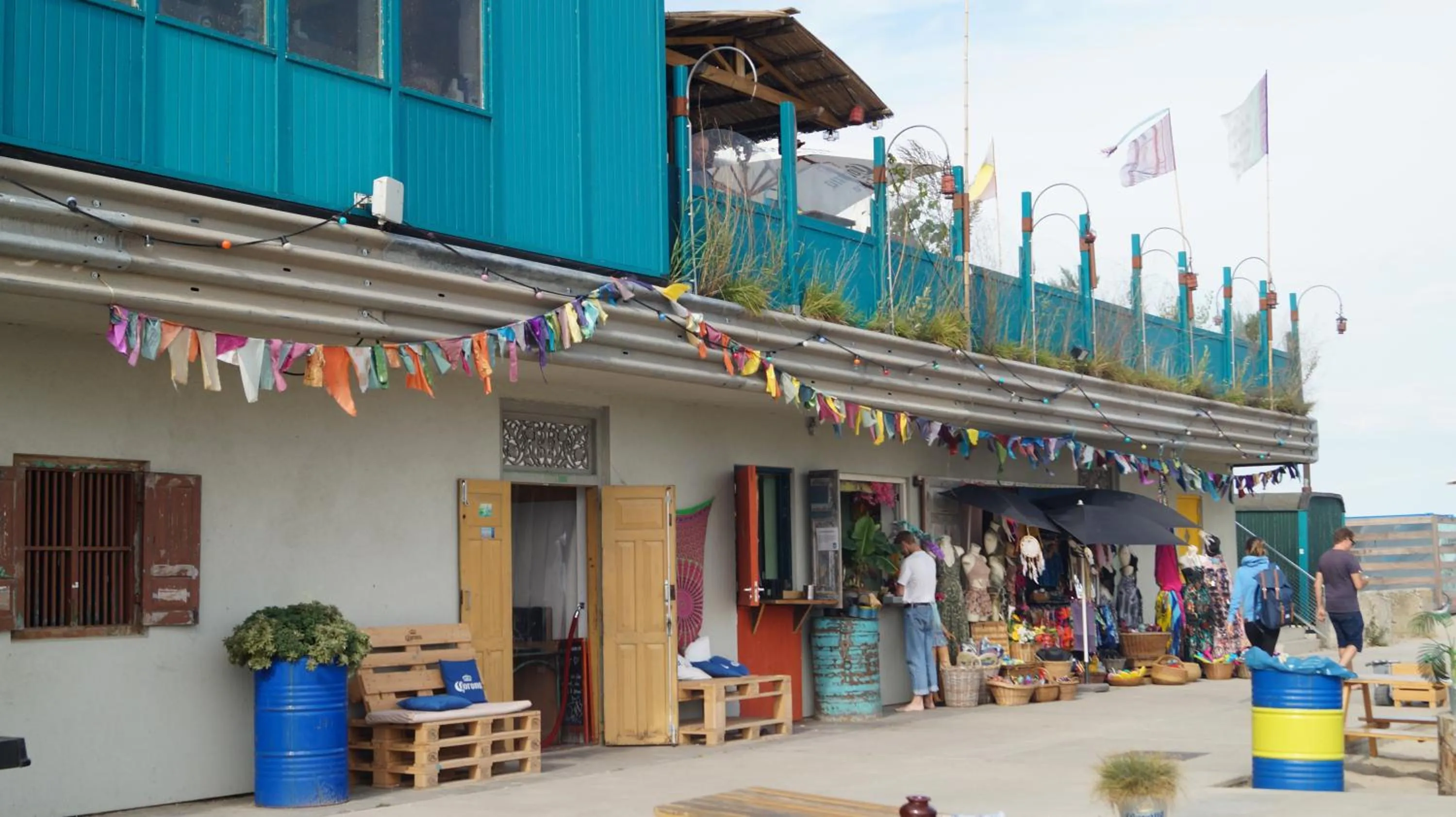 Restaurant/places to eat in Room With A Few