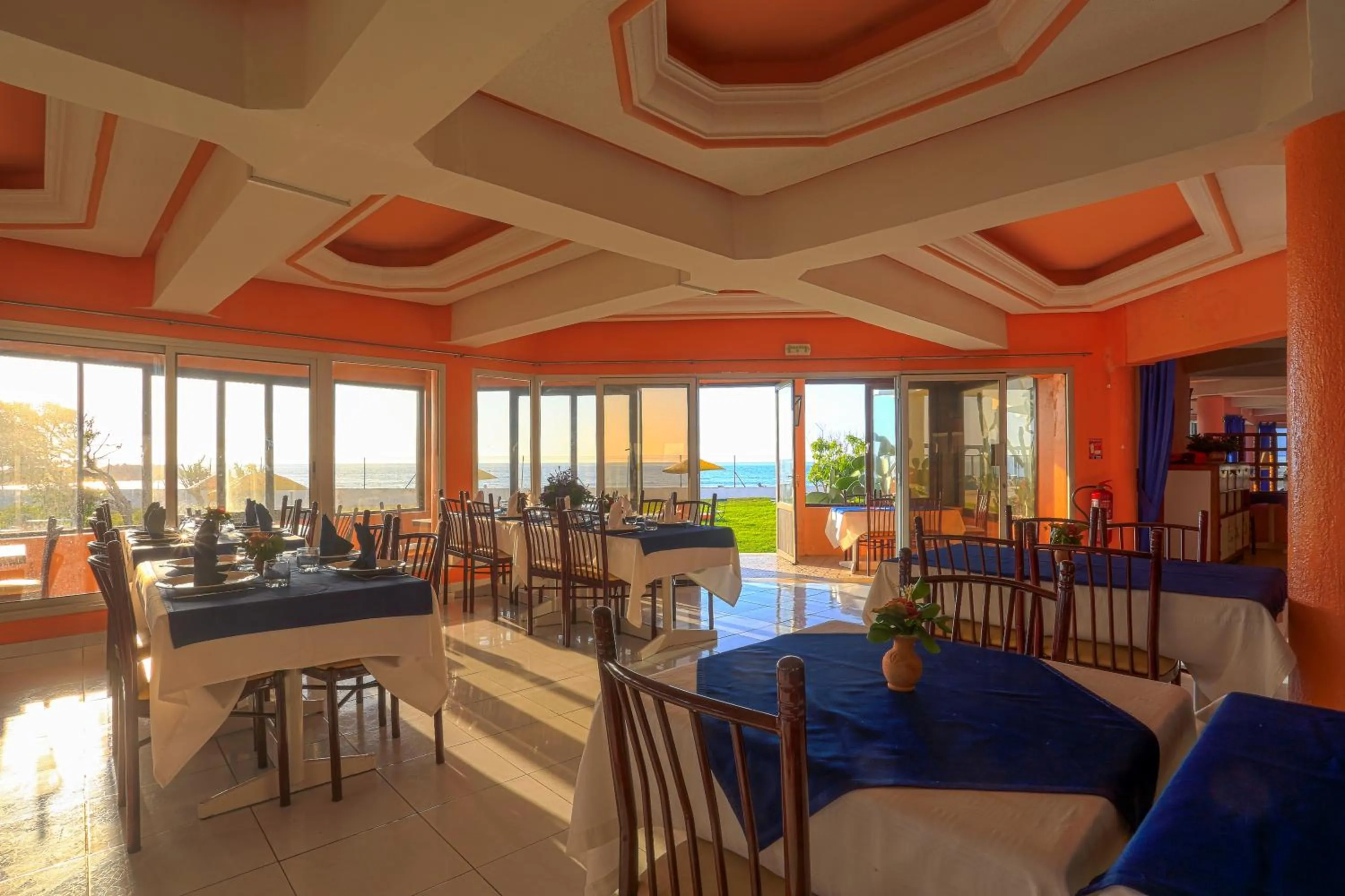 Restaurant/places to eat in UMH Tarik Hotel