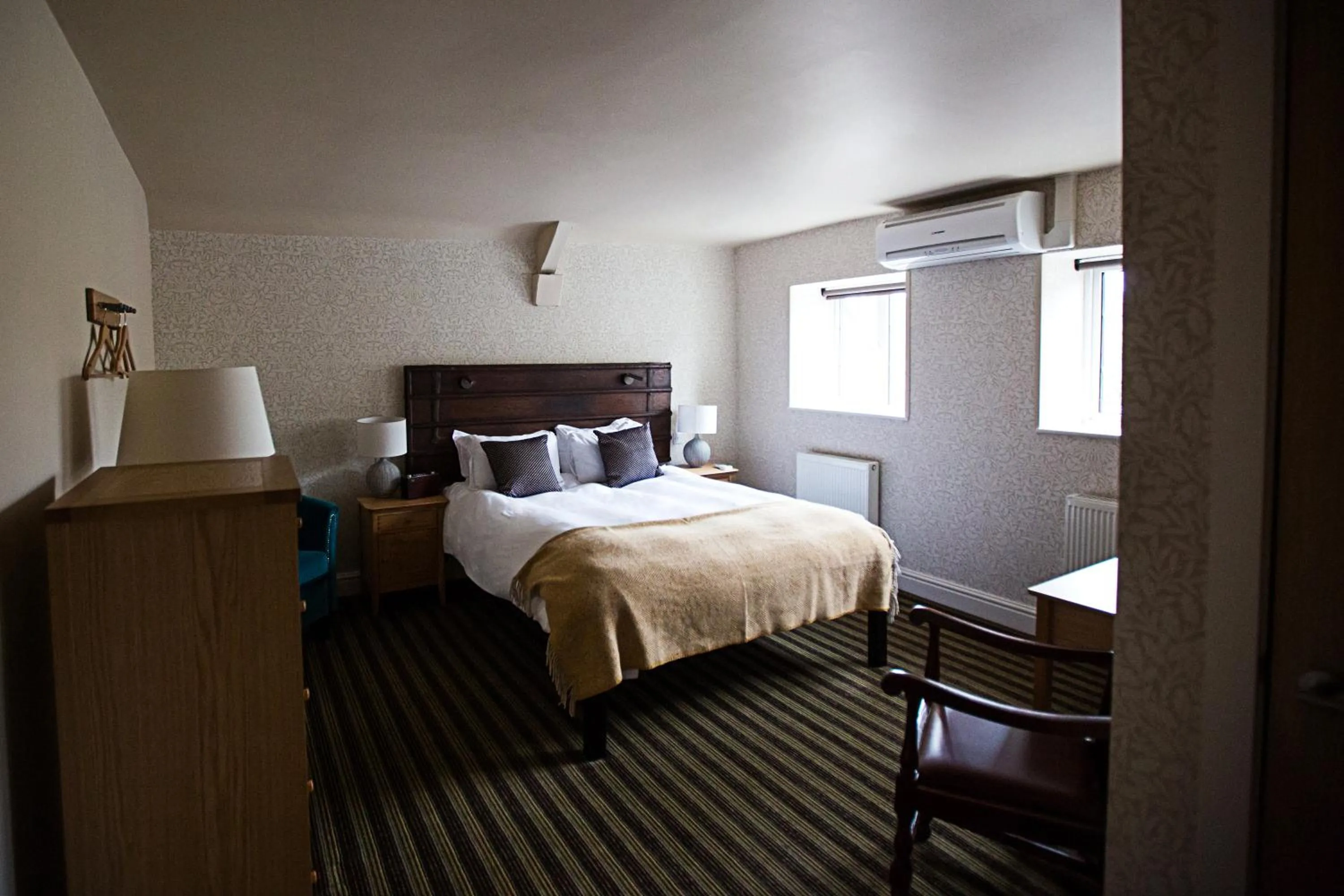 Bedroom, Bed in The Blue Boar