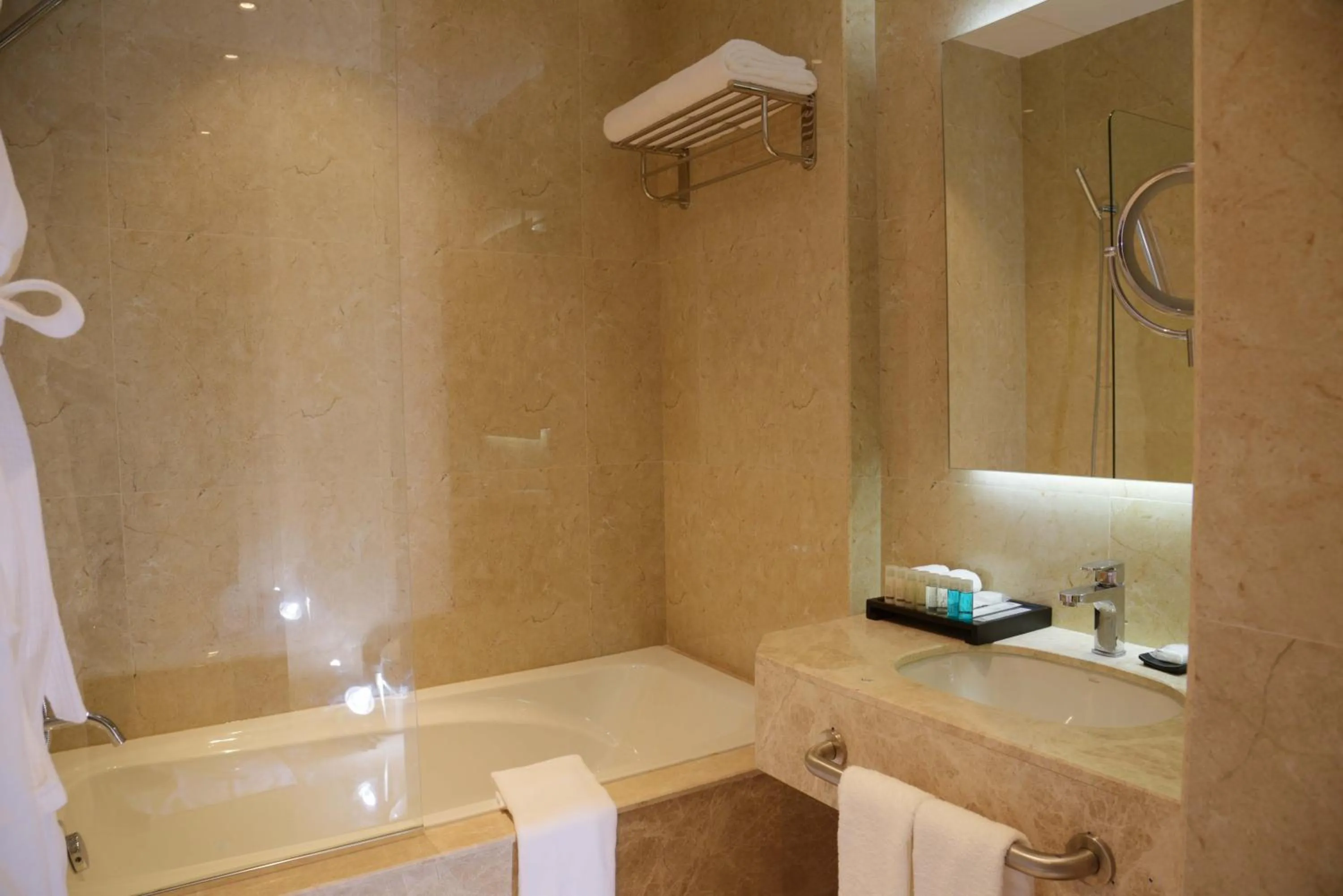 Toilet in Warwick Al Khobar