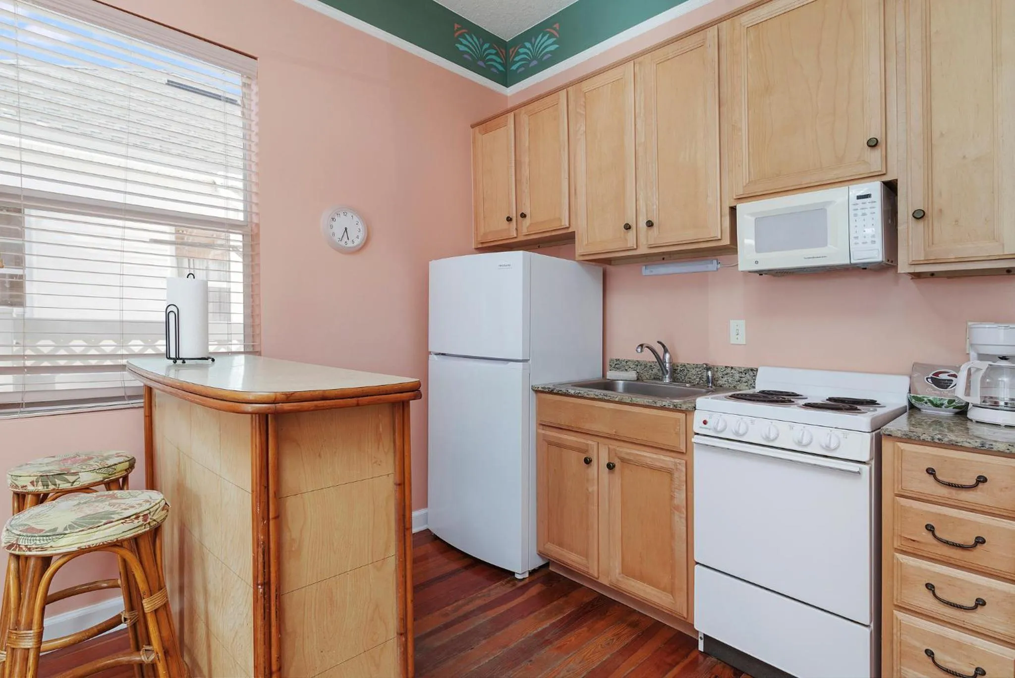 Kitchen or kitchenette in Havana Inn