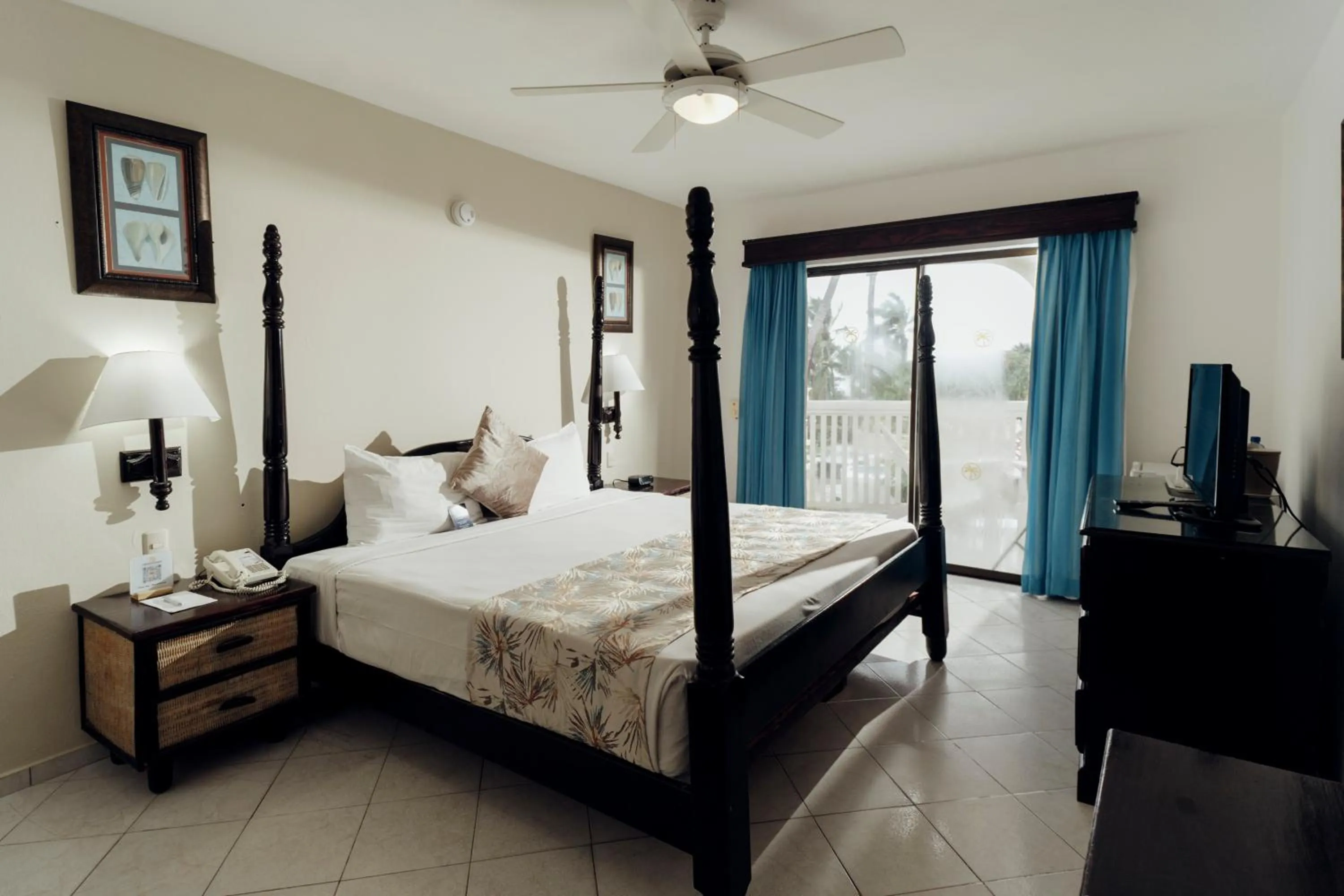 Bed in Lifestyle Tropical Beach Resort & Spa All Inclusive