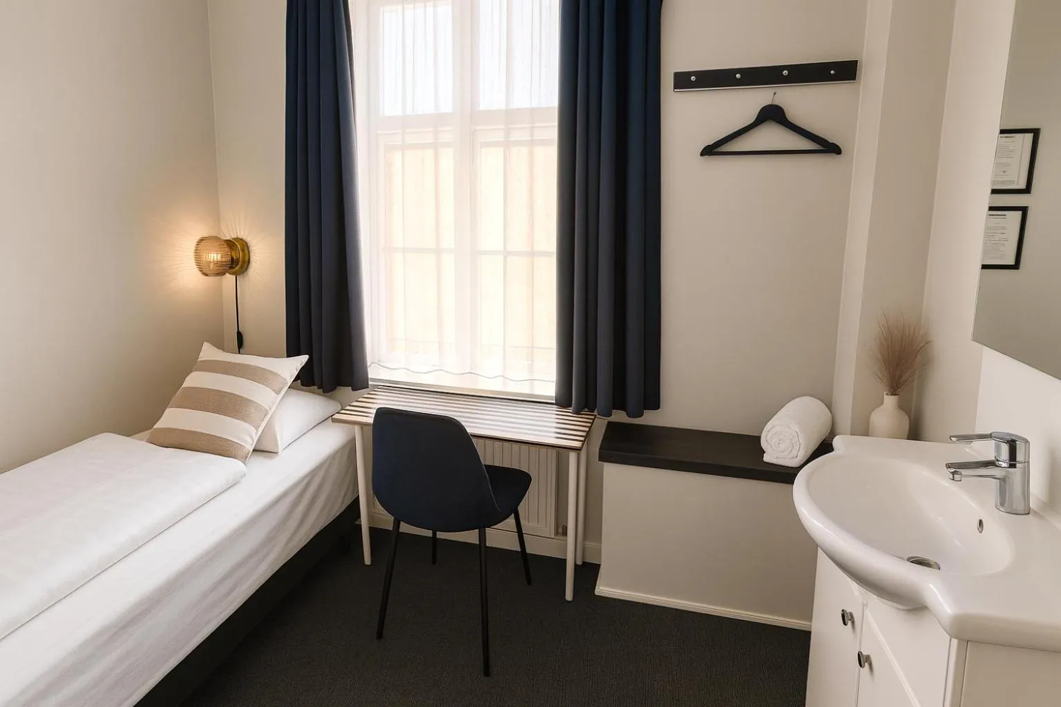 Bedroom, Bed in CentralHotellet