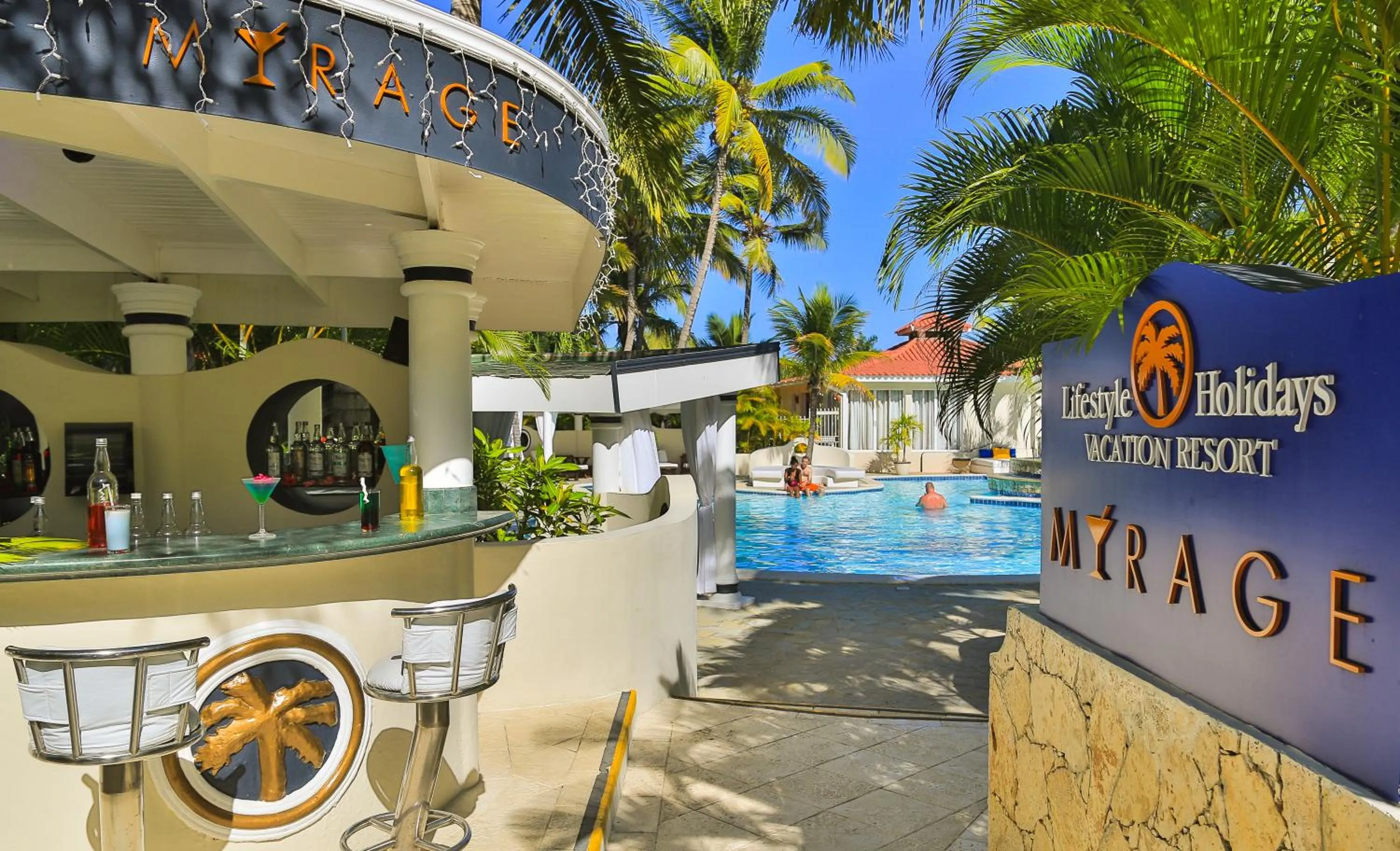 Lounge or bar in Lifestyle Crown Residence Suites